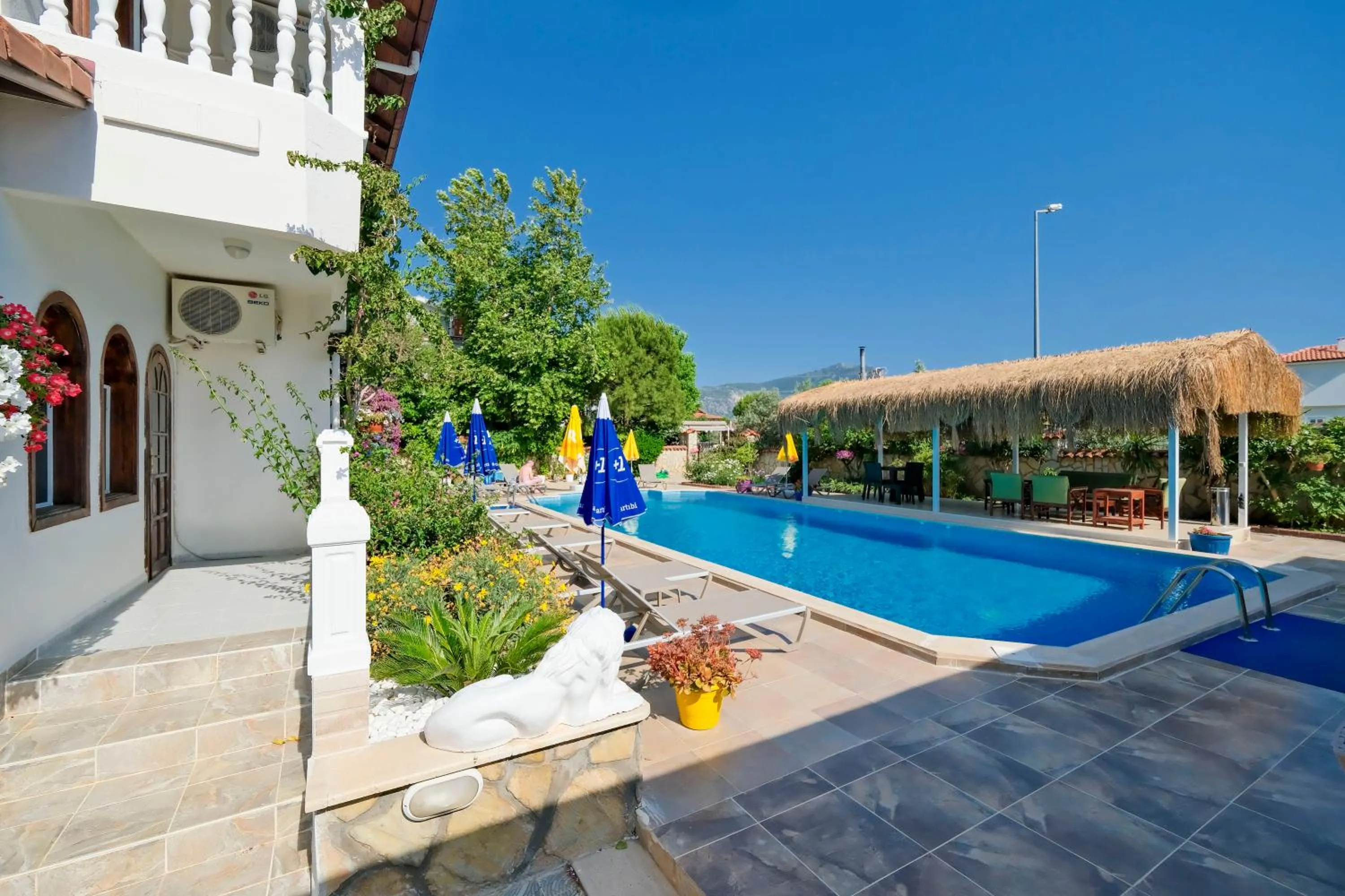 Swimming pool in Casablanca Hotel