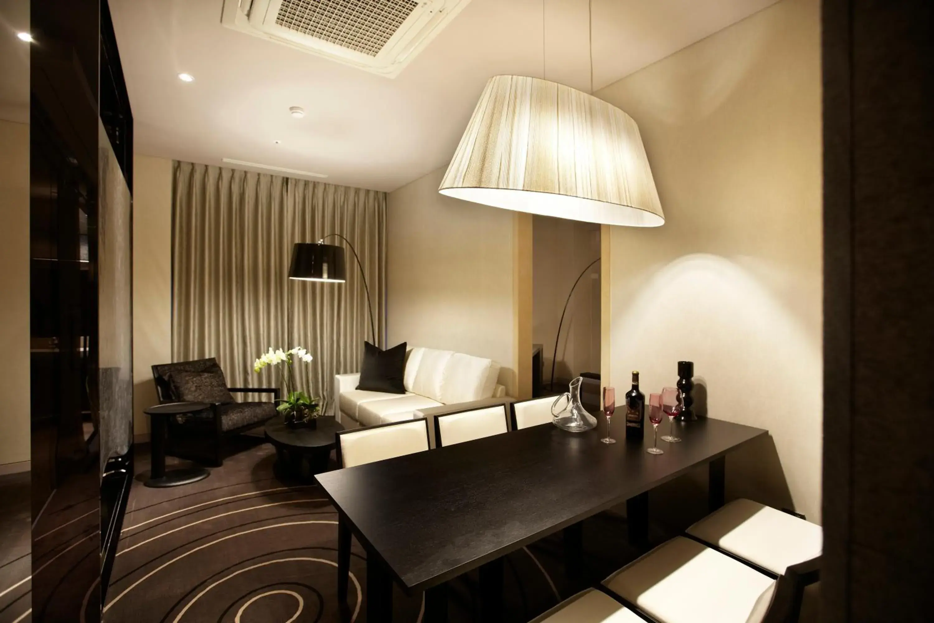 Living room, Bed in Best Louis Hamilton Hotel Haeundae Living room, Bed in Best Louis Hamilton Hotel Haeundae