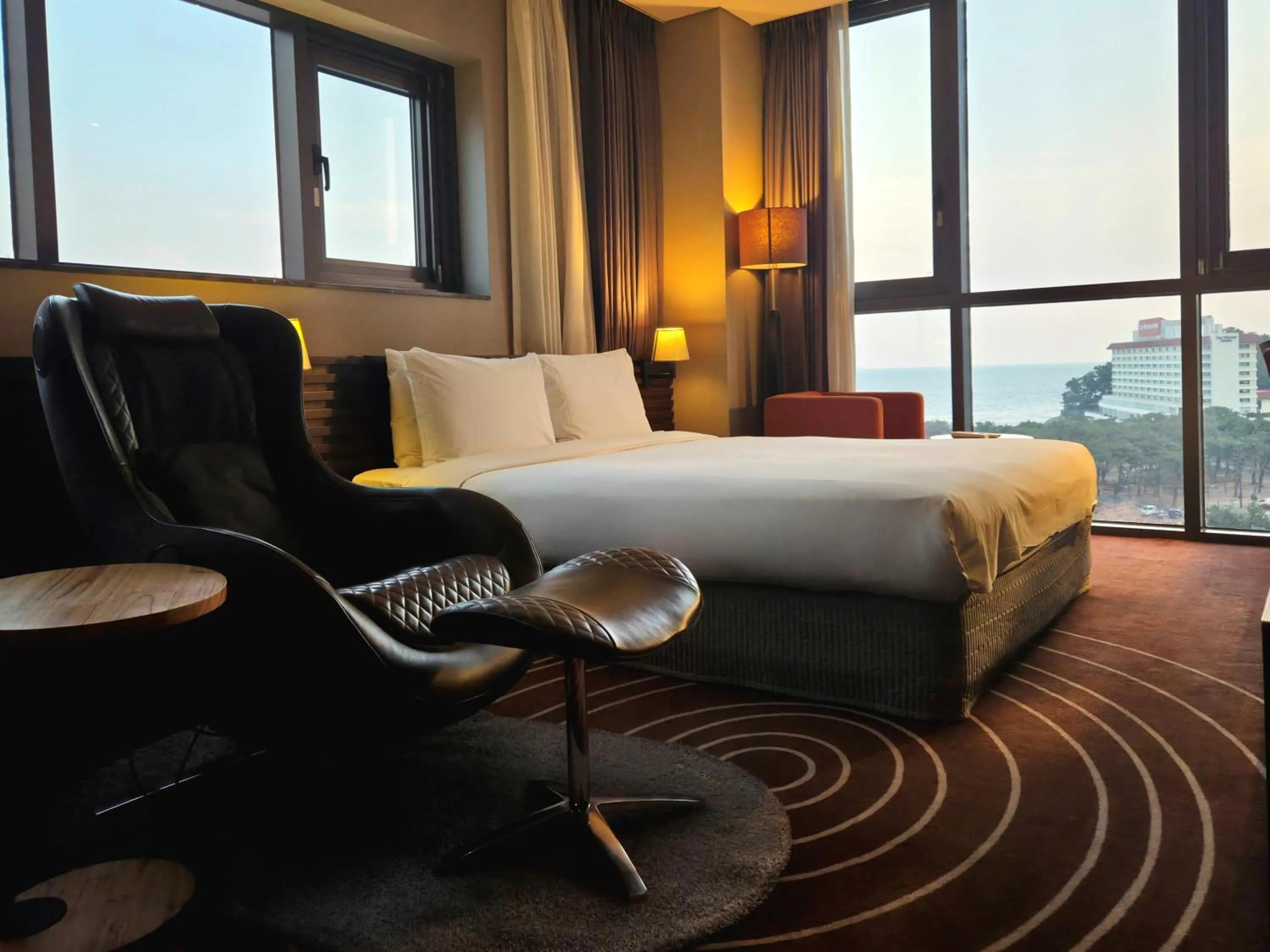 View (from property/room), Bed in Best Louis Hamilton Hotel Haeundae