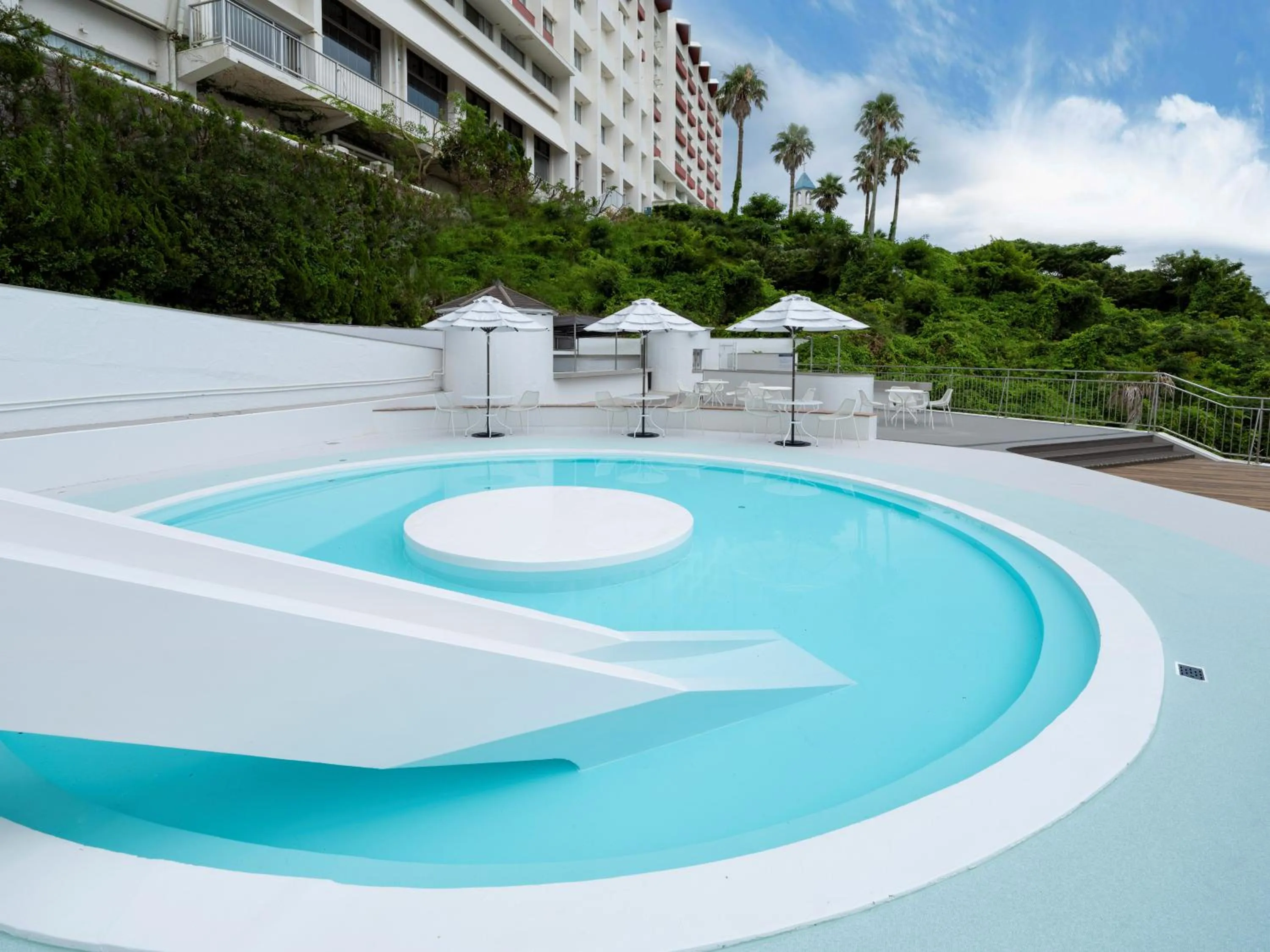 Swimming pool in Irago Ocean Resort