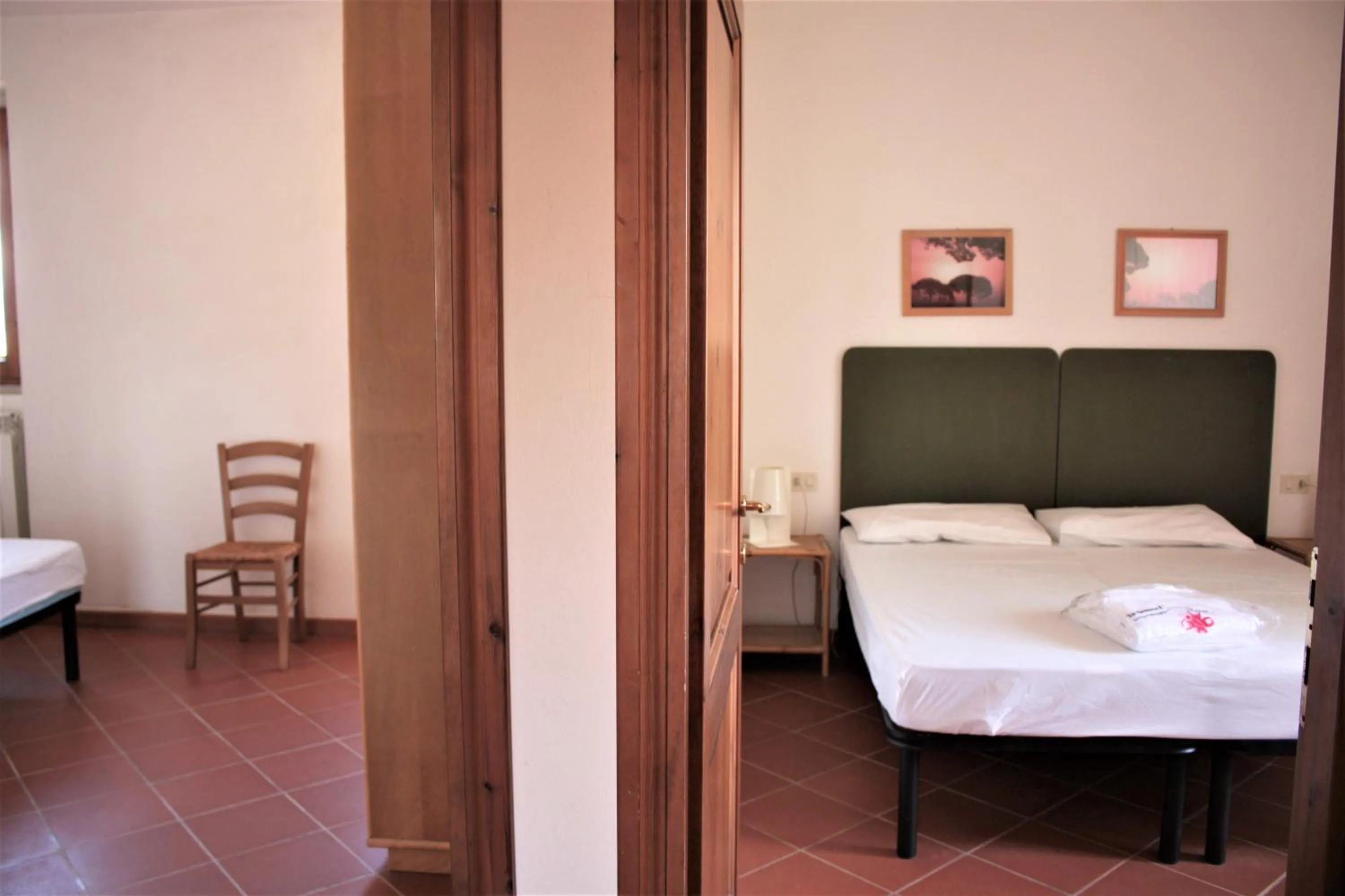 Photo of the whole room, Bed in Residence La Canova II