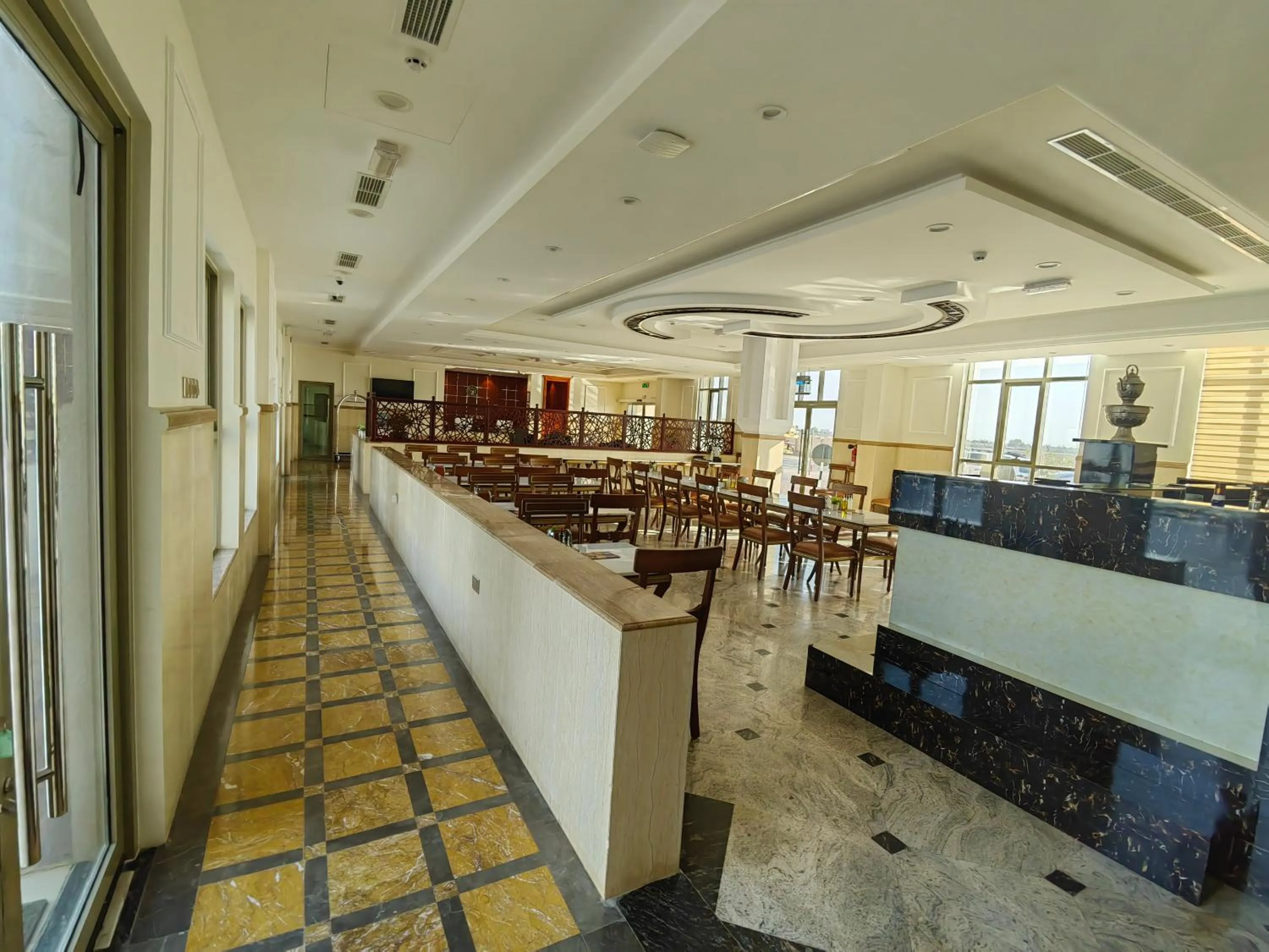 Restaurant/places to eat in ALYA Hotel