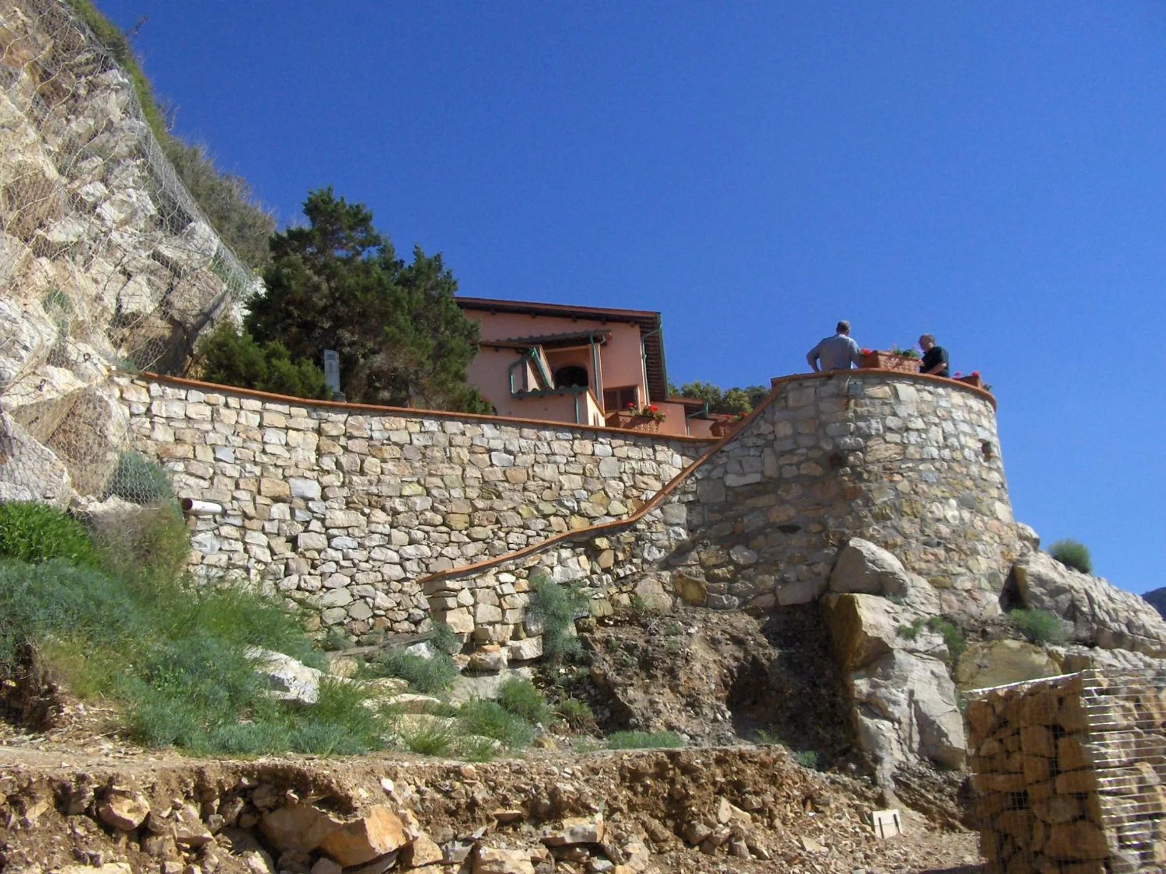 Facade/entrance in Cota Quinta