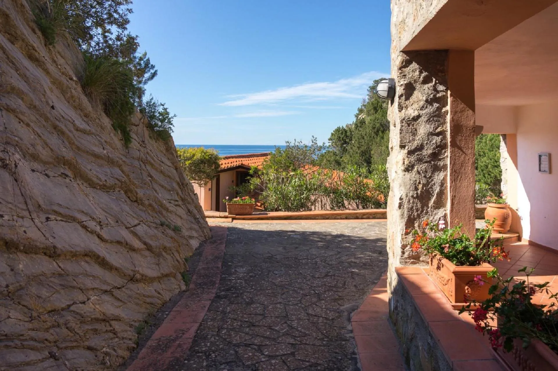 Facade/entrance in Cota Quinta