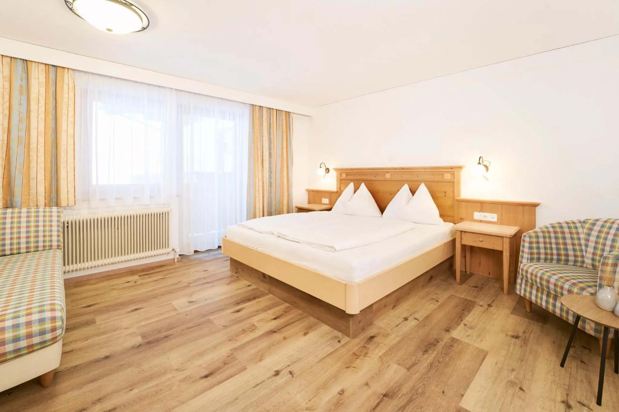 Living room, Bed in Hotel Vorderronach