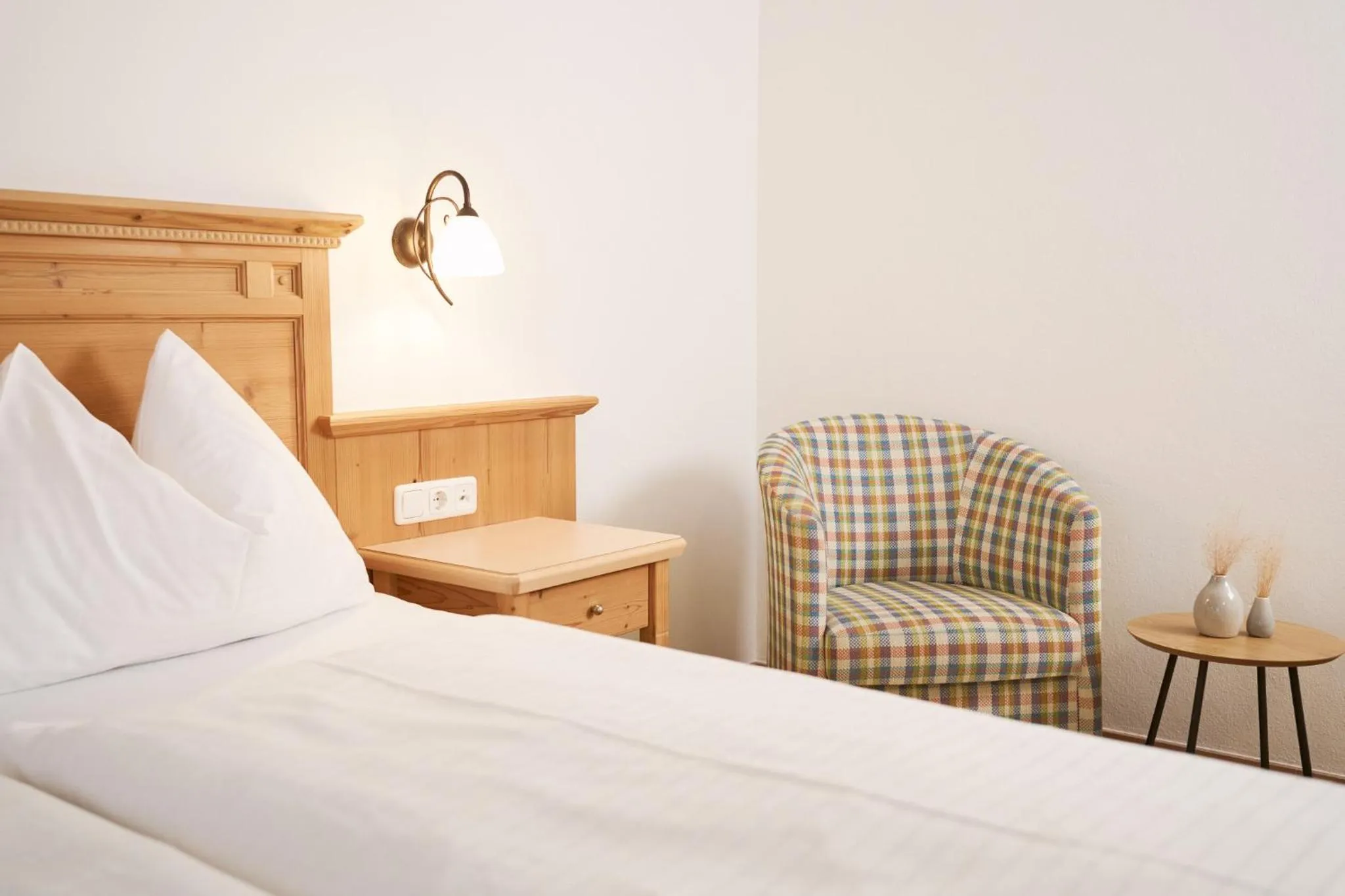 Living room, Bed in Hotel Vorderronach