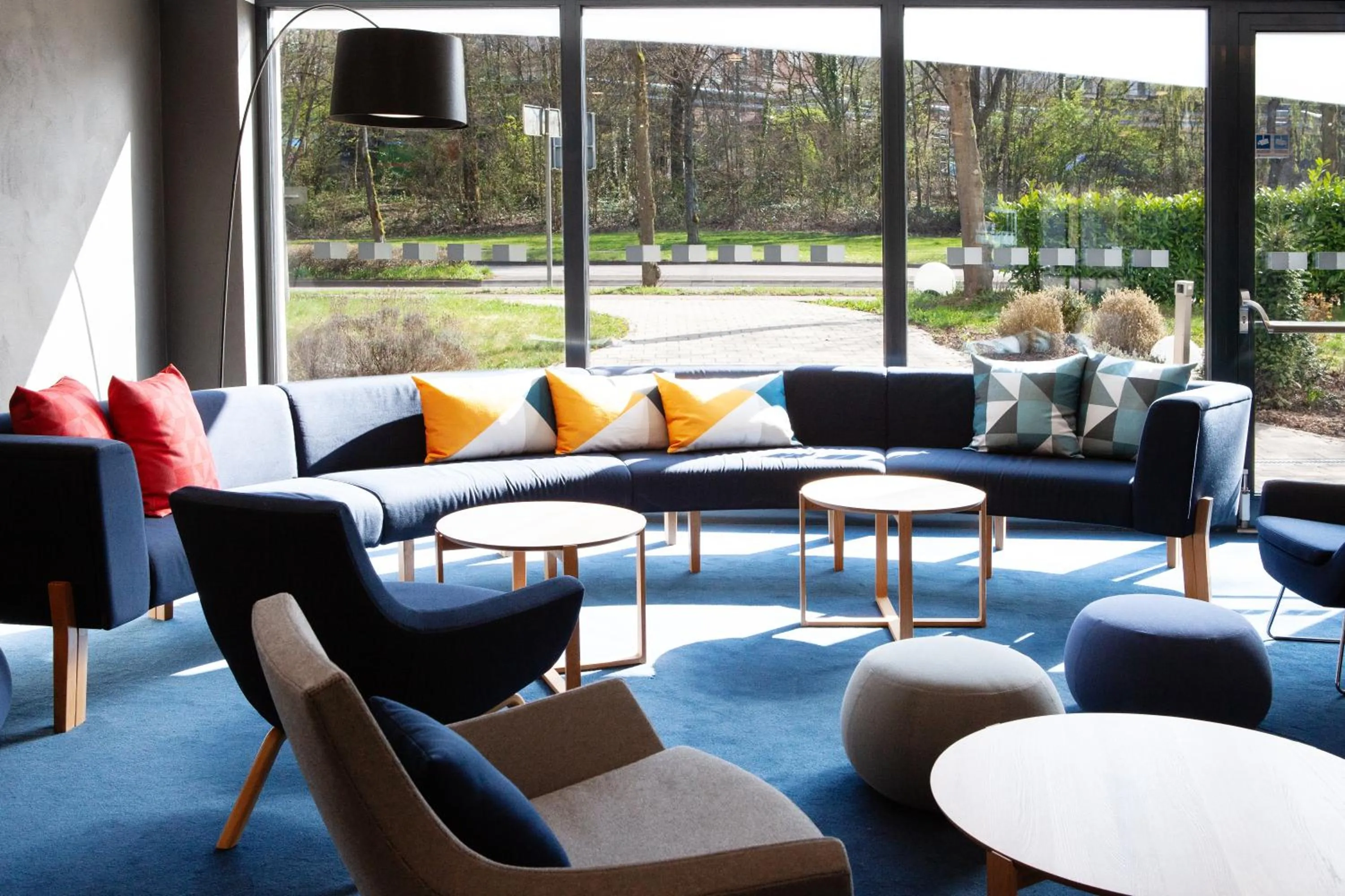 Lobby or reception in Holiday Inn Express Neunkirchen by IHG