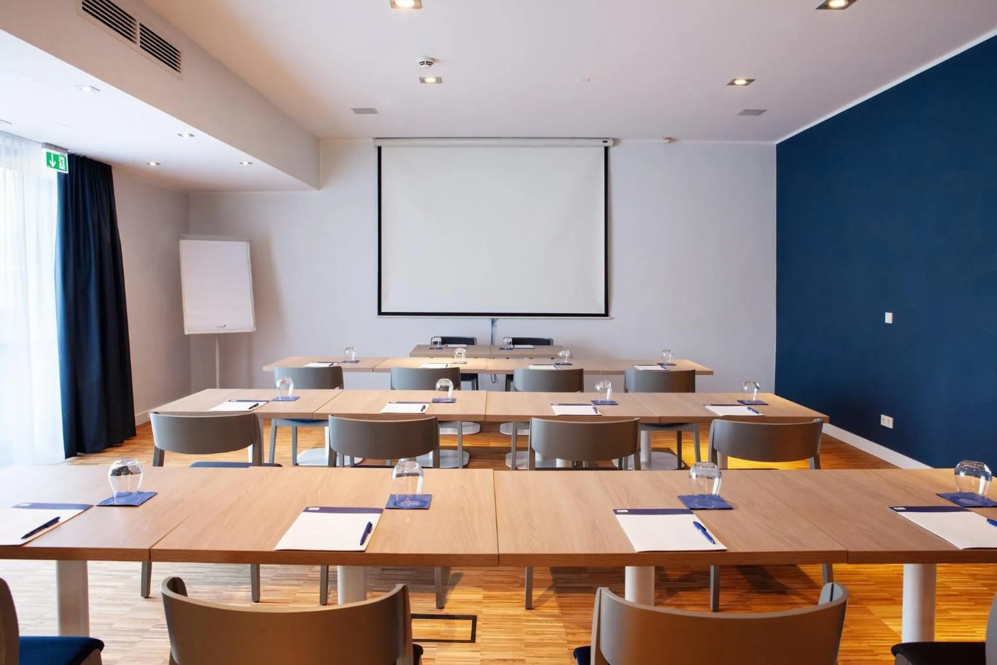 Meeting/conference room in Holiday Inn Express Neunkirchen by IHG