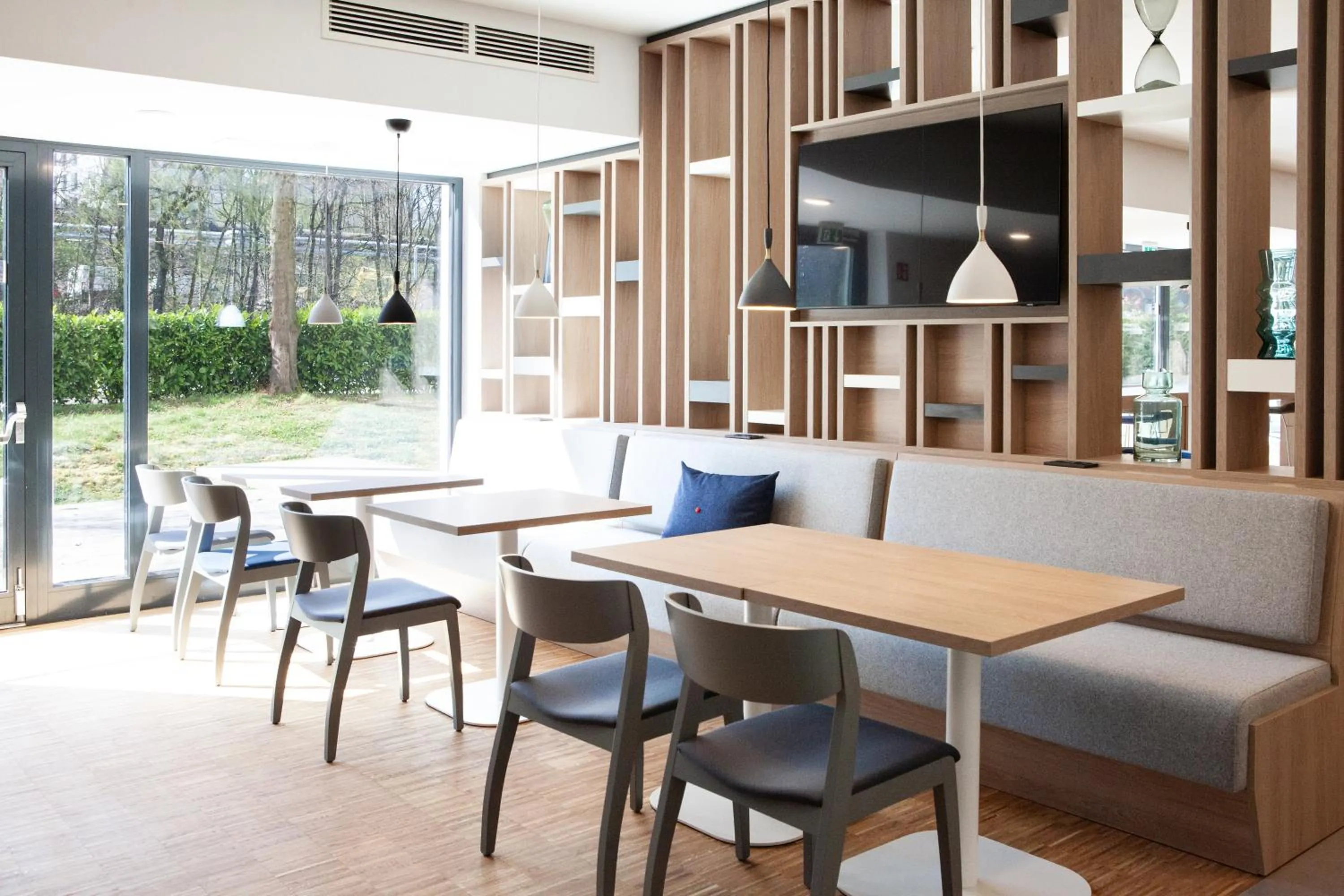 Restaurant/places to eat in Holiday Inn Express Neunkirchen by IHG