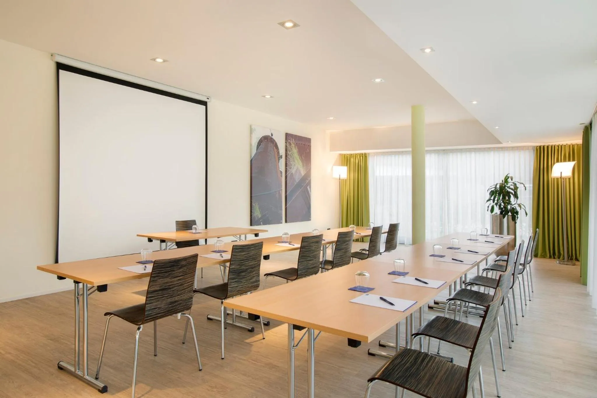 Meeting/conference room in Holiday Inn Express Neunkirchen by IHG