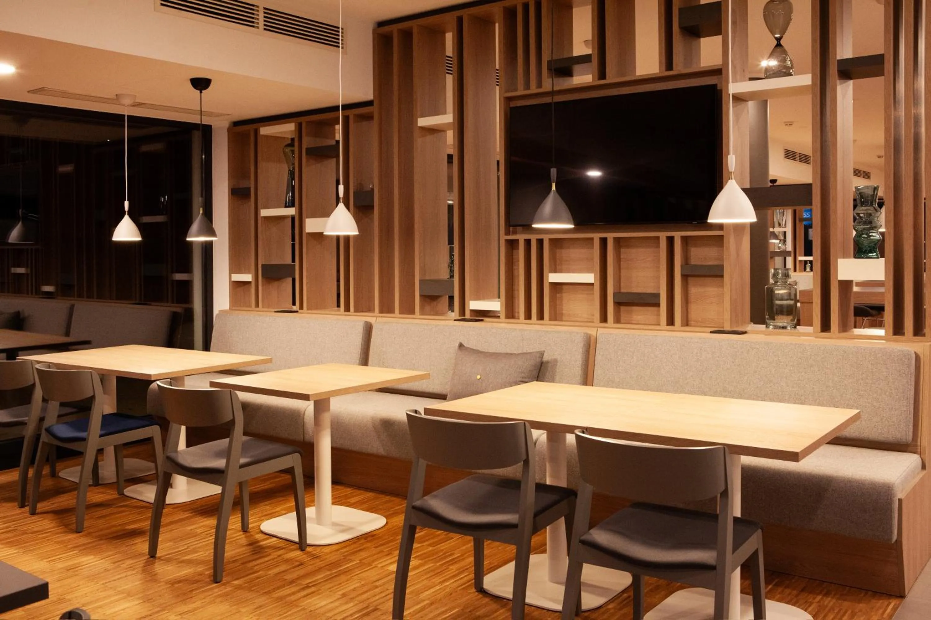 Restaurant/places to eat in Holiday Inn Express Neunkirchen by IHG