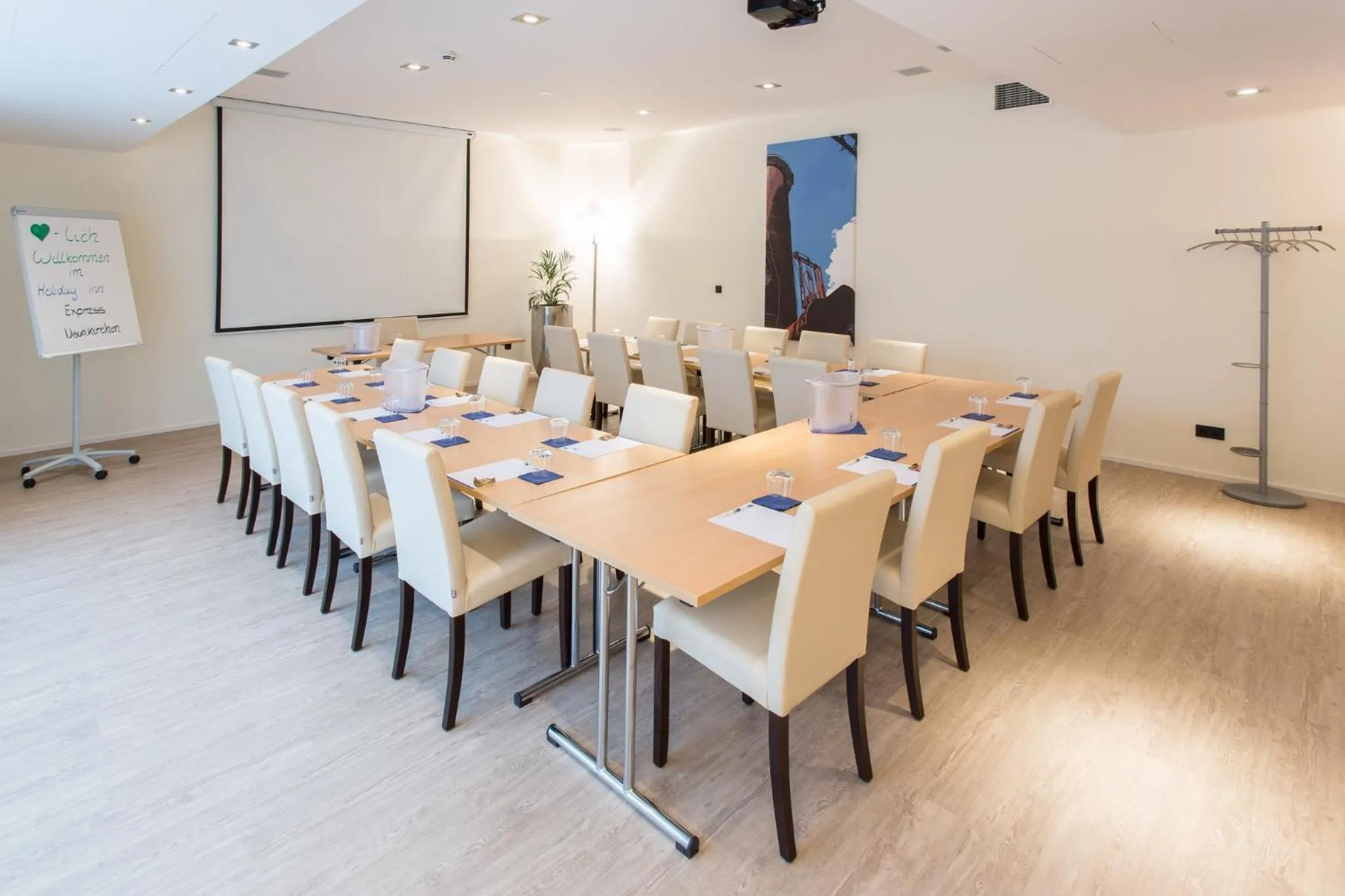 Meeting/conference room in Holiday Inn Express Neunkirchen by IHG