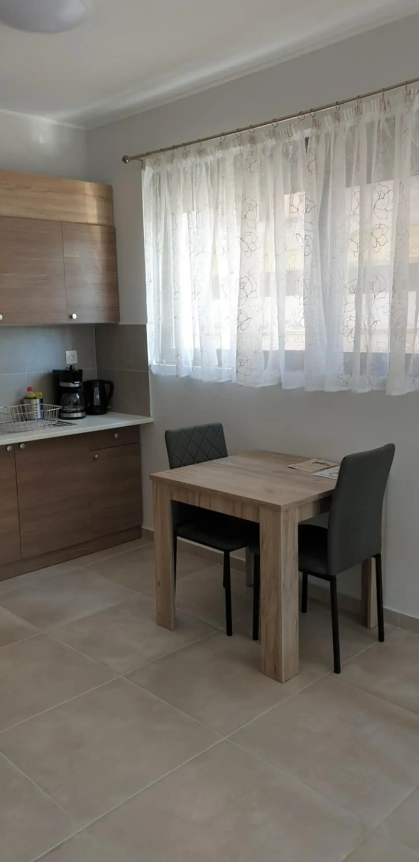 Large Double Room in AVR Airport Deluxe Suites 6 AIRPORT FREE SHUTLE Large Double Room in AVR Airport Deluxe Suites 6 AIRPORT FREE SHUTLE