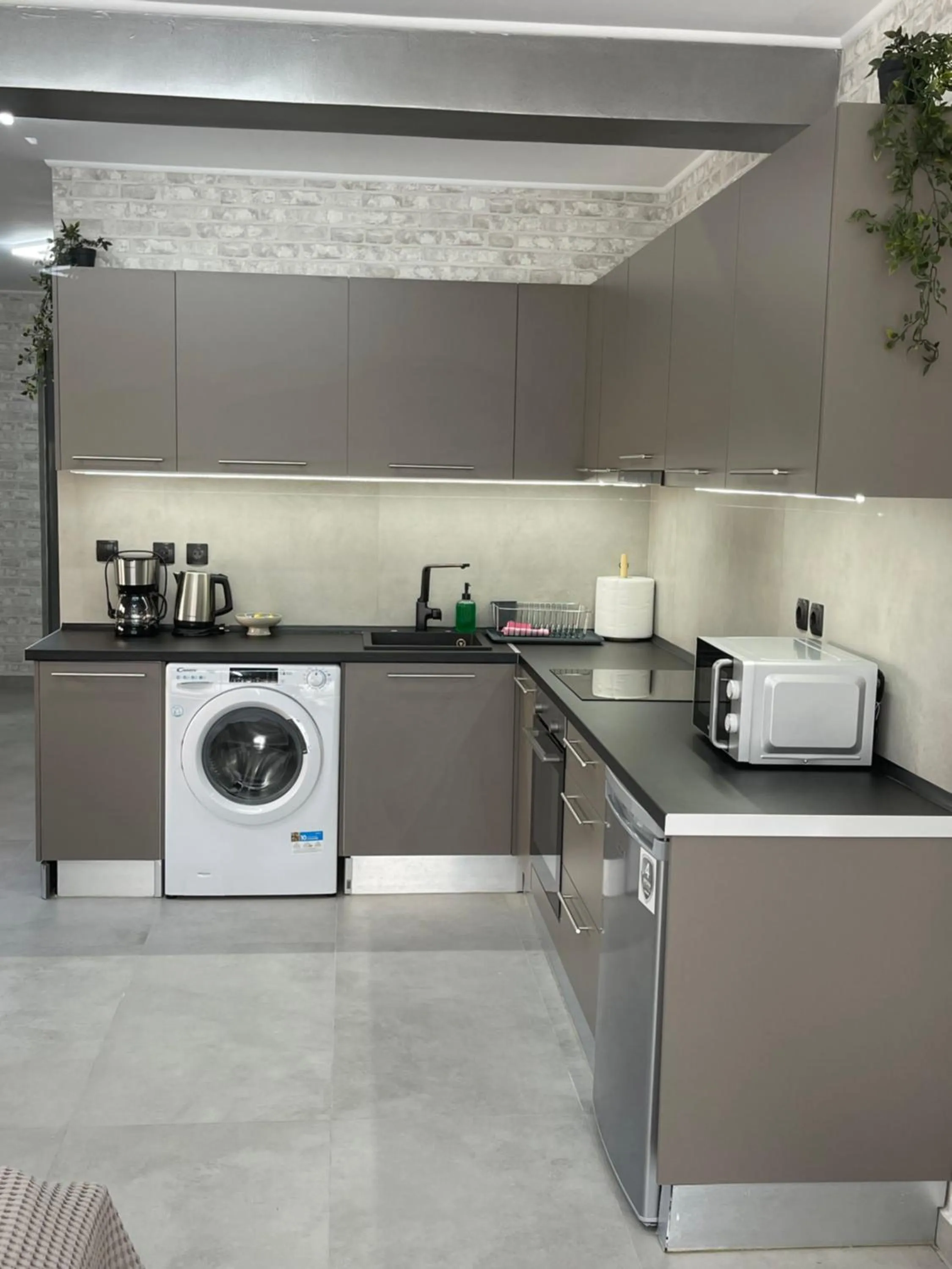 AVR Airport Deluxe Suites 6 AIRPORT FREE SHUTLE