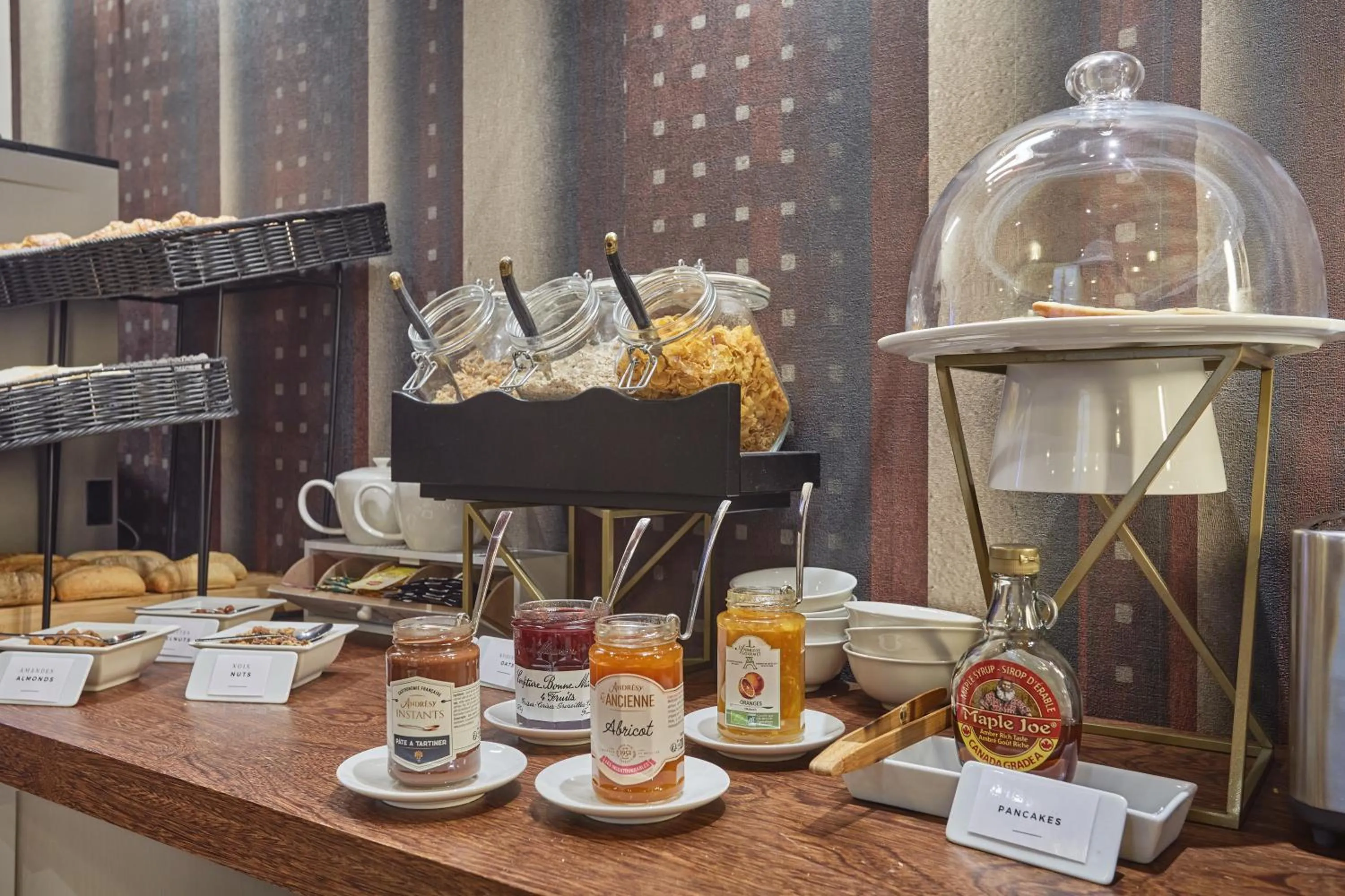 Breakfast in Hôtel LUX PICPUS