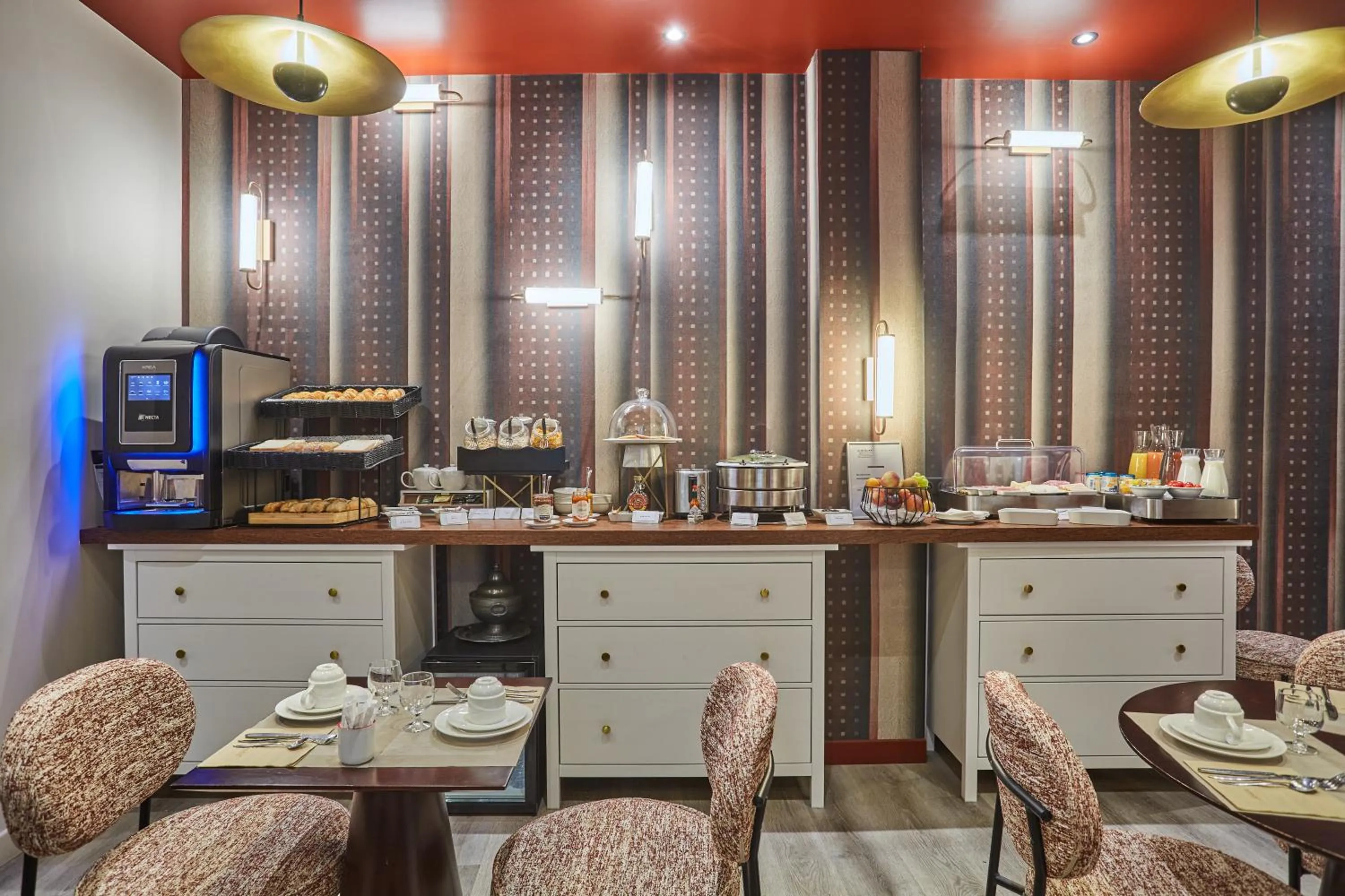 Breakfast in Hôtel LUX PICPUS