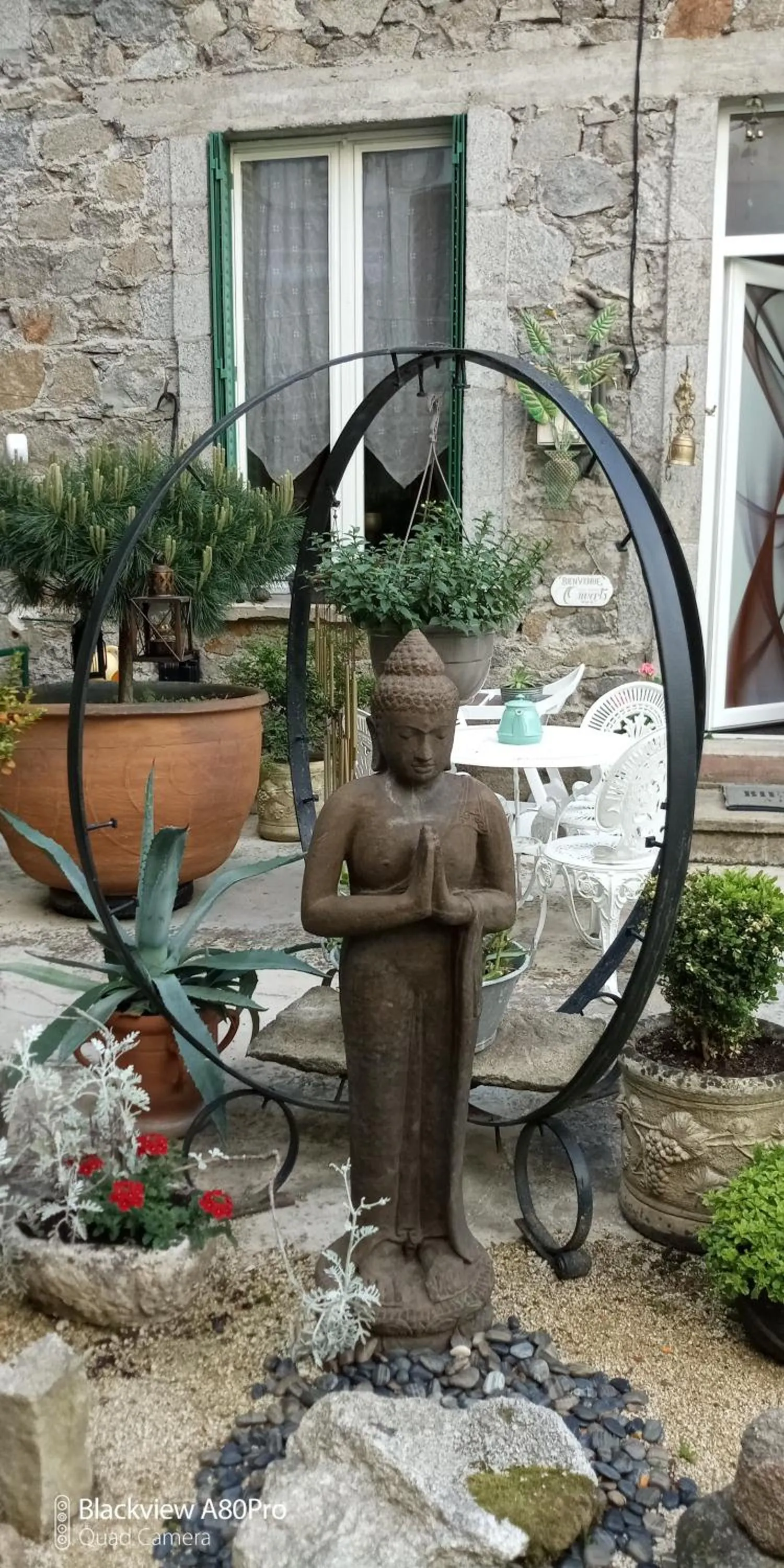 Patio in Chambre Bounty, B&B, cuisine privée, lit queen size, terrasse, parking, garage