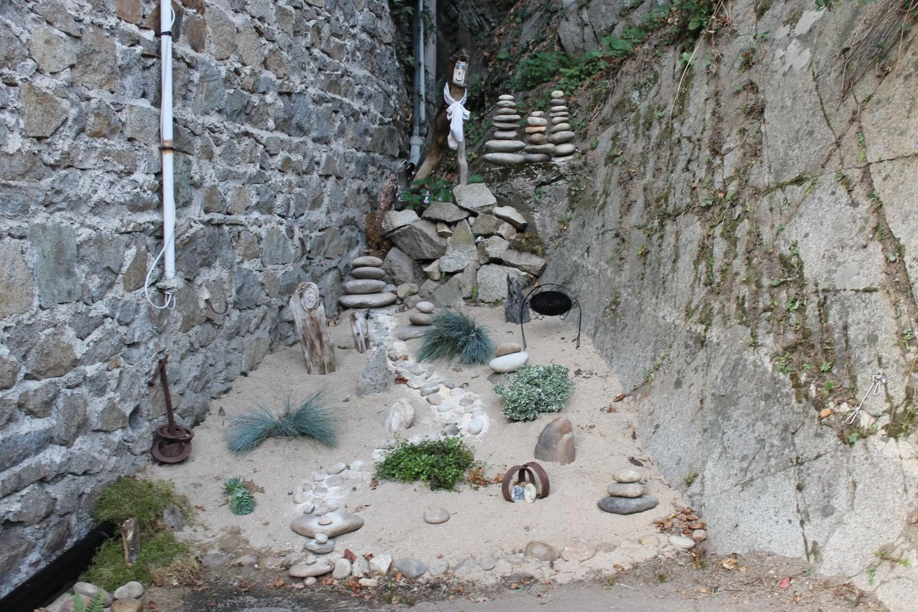 Parking in Chambre Bounty, B&B, cuisine privée, lit queen size, terrasse, parking, garage