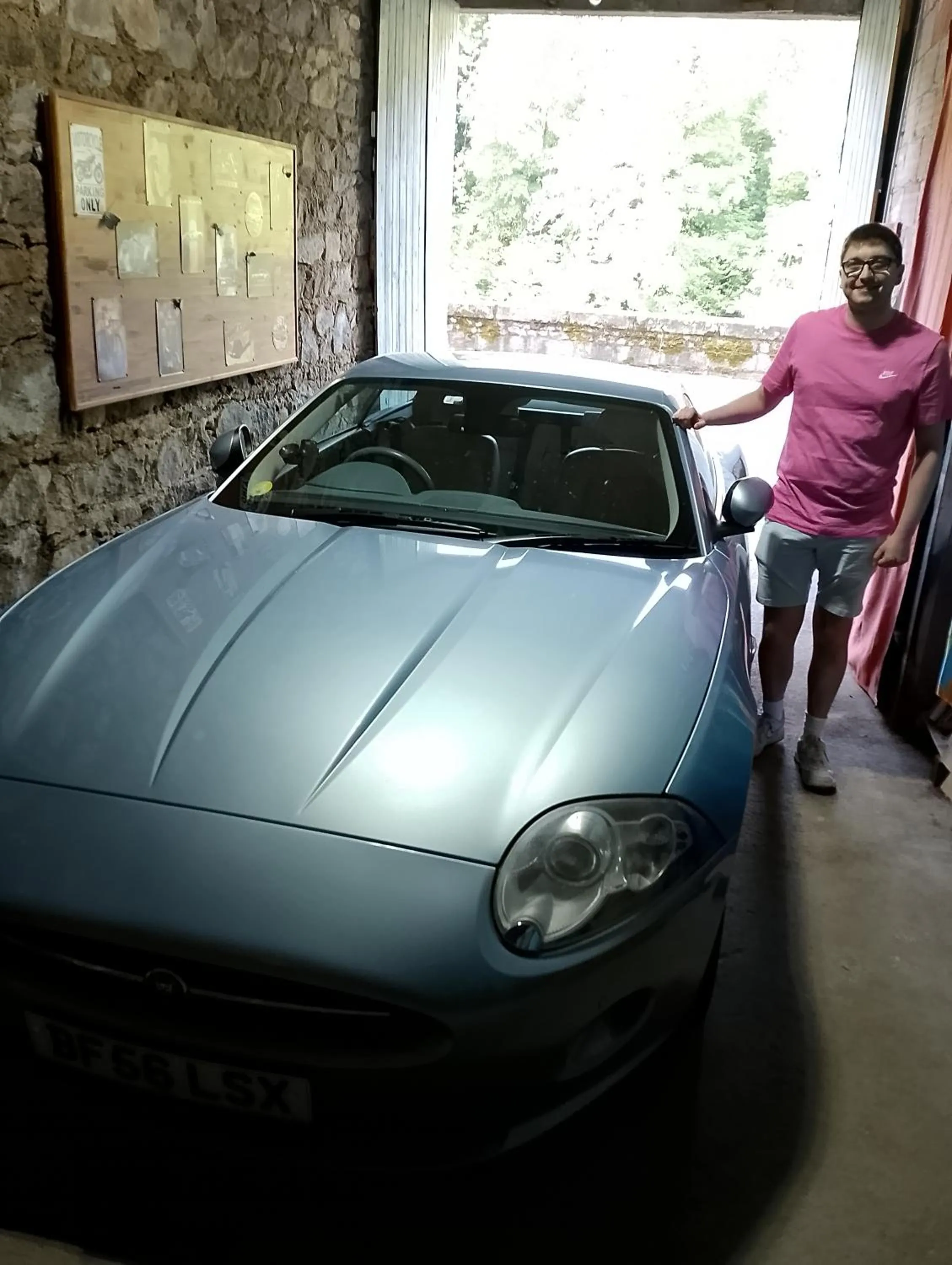 People in Chambre Bounty, B&B, cuisine privée, lit queen size, terrasse, parking, garage