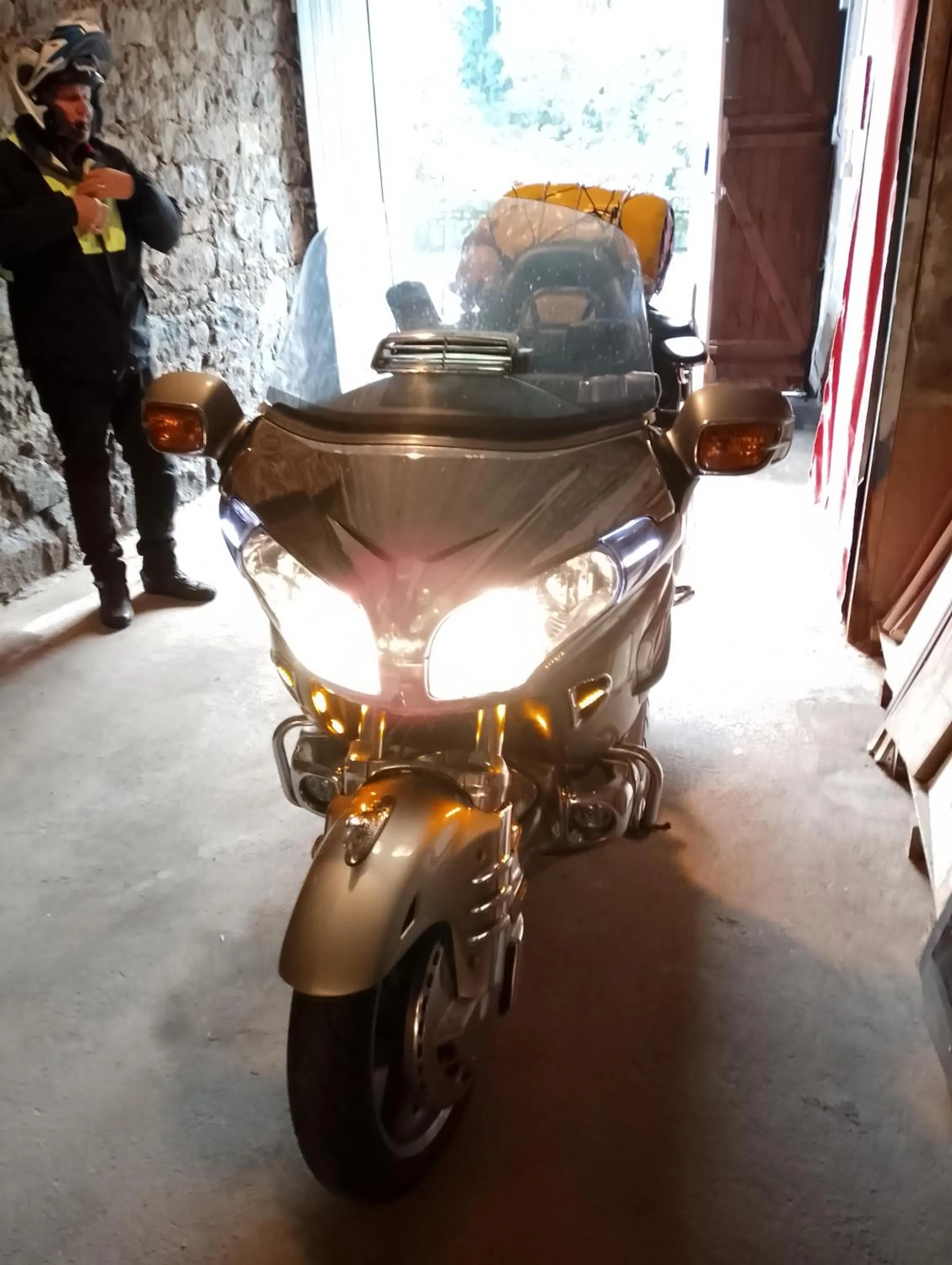 Parking in Chambre Bounty, B&B, cuisine privée, lit queen size, terrasse, parking, garage