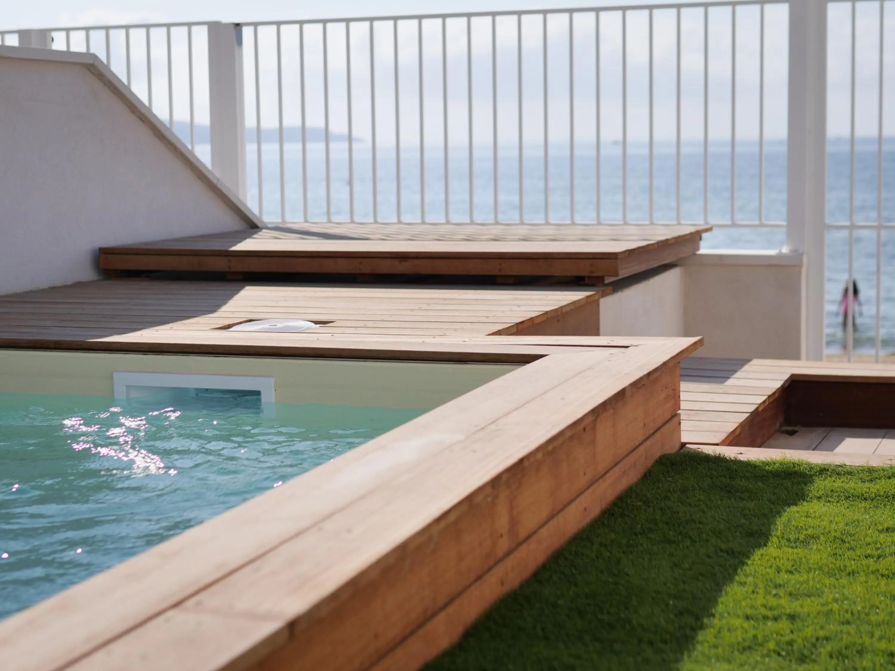 Swimming pool in Belle Vue Hôtel