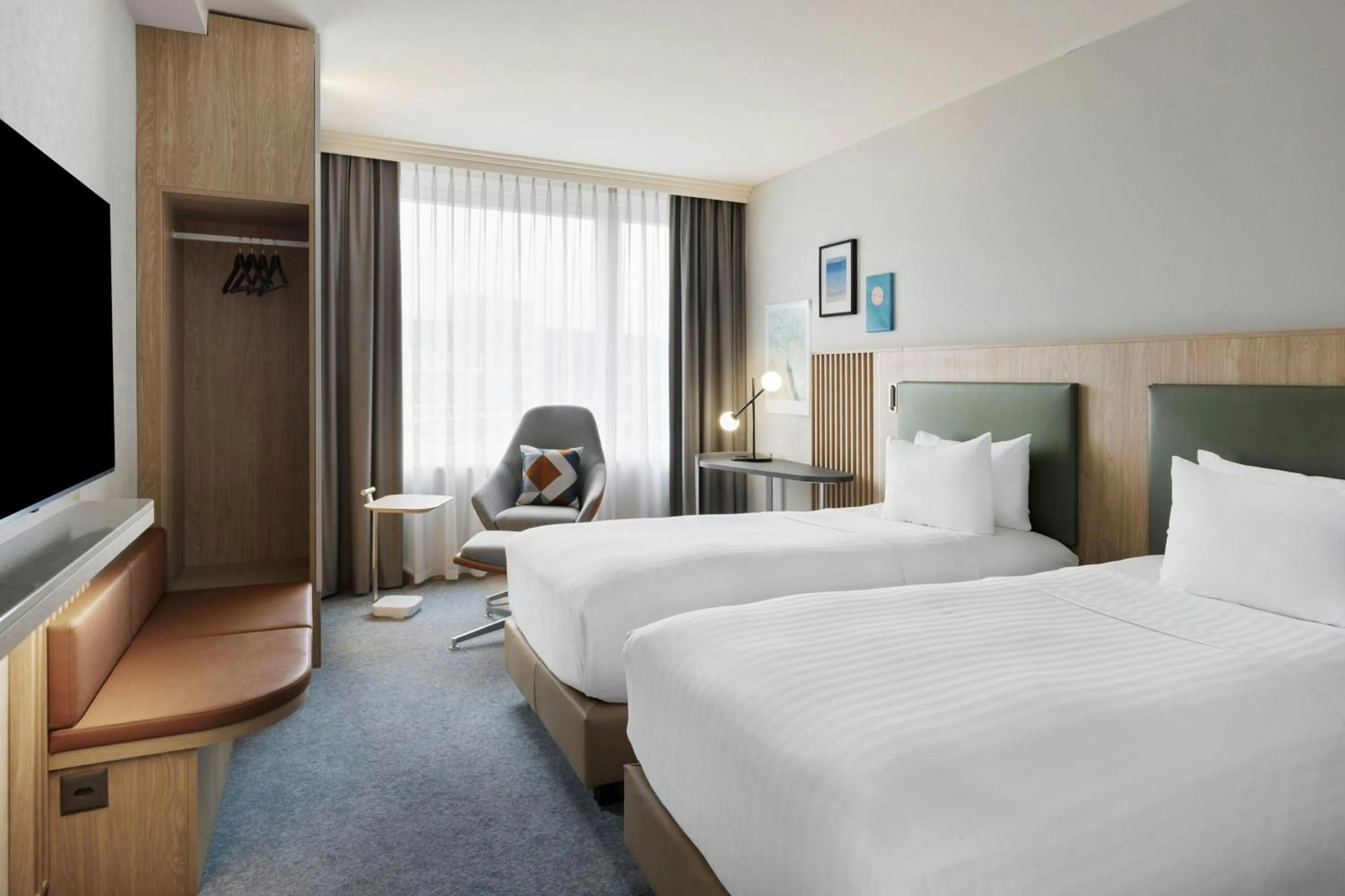 Photo of the whole room, Bed in Courtyard by Marriott Zurich North