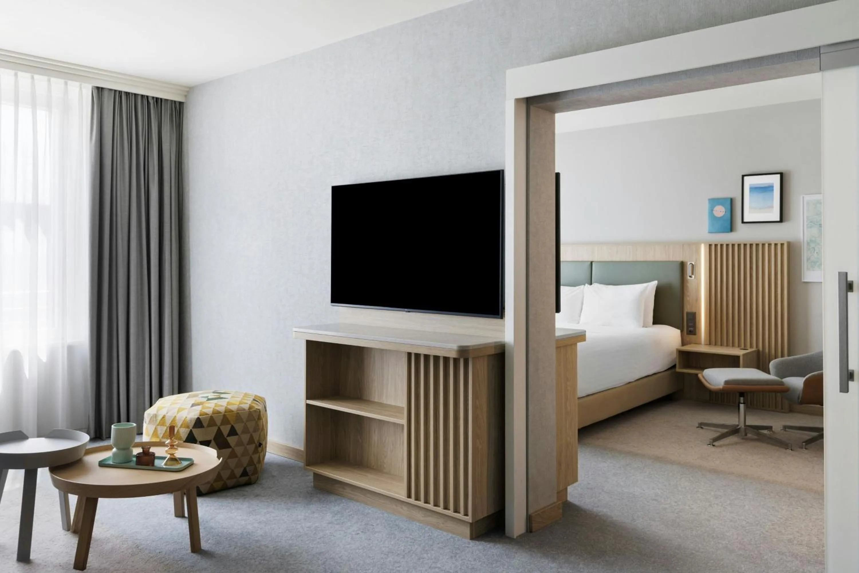 Photo of the whole room, Bed in Courtyard by Marriott Zurich North