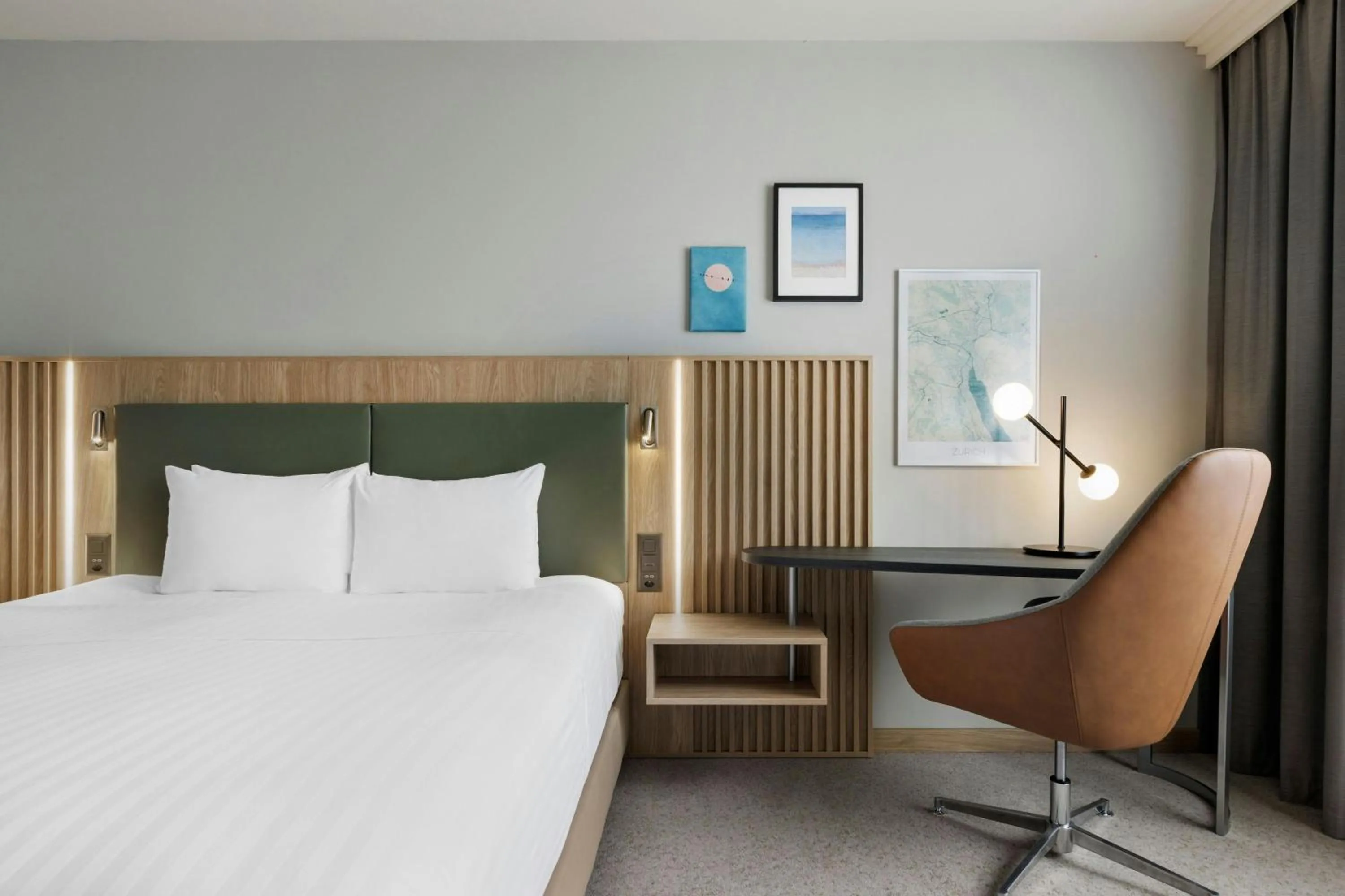 Photo of the whole room, Bed in Courtyard by Marriott Zurich North