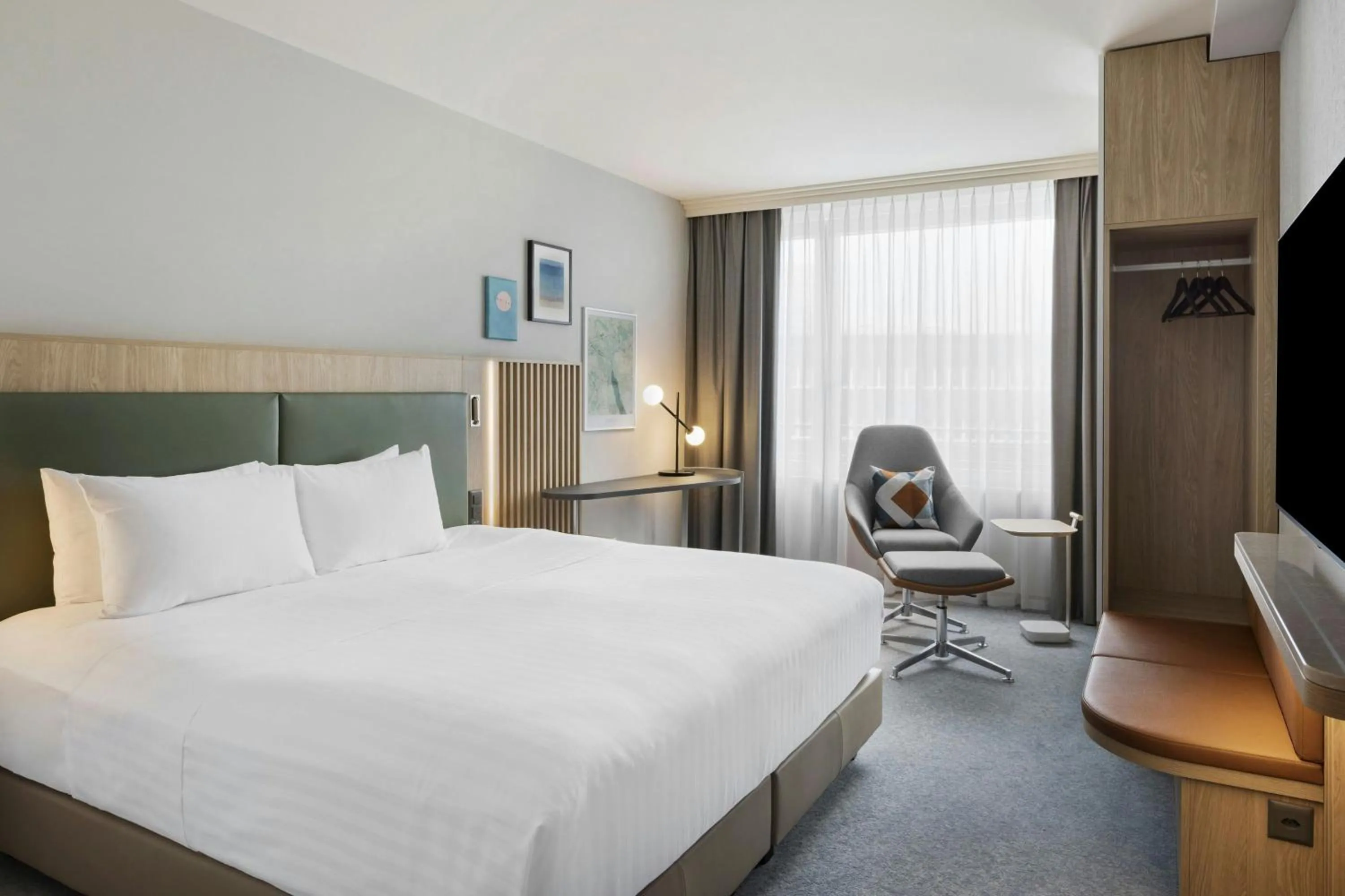 Photo of the whole room, Bed in Courtyard by Marriott Zurich North
