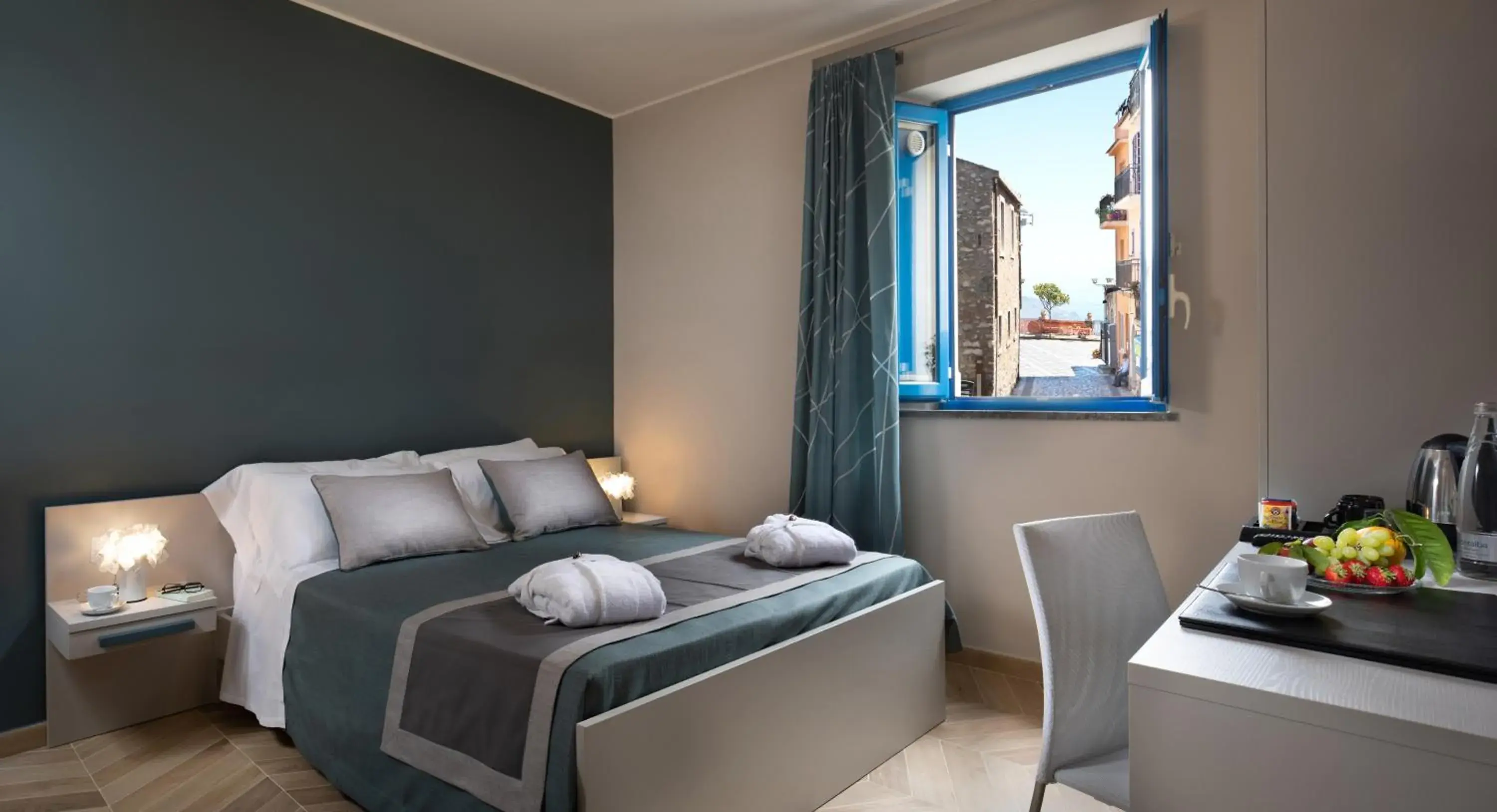 Deluxe Double Room with Mountain View in Casa Blandano B&B Deluxe Double Room with Mountain View in Casa Blandano B&B