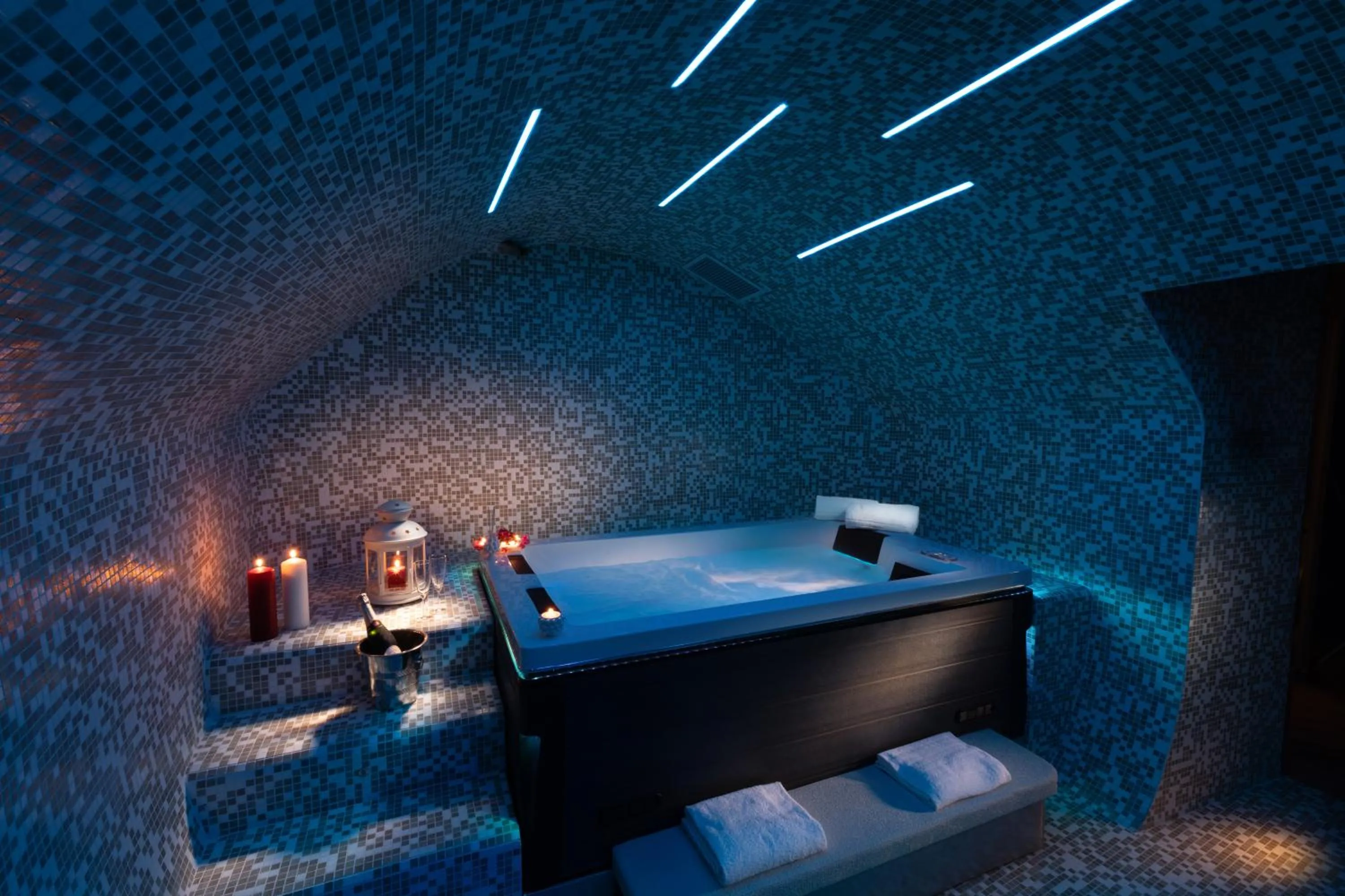 Hot Tub, Bed in Casa Blandano B&B