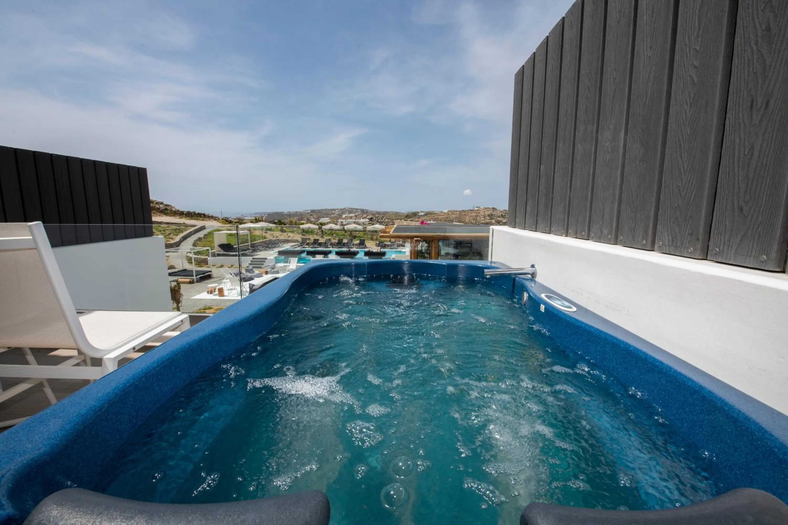 Hot Tub in Bianco a Nero Mykonos
