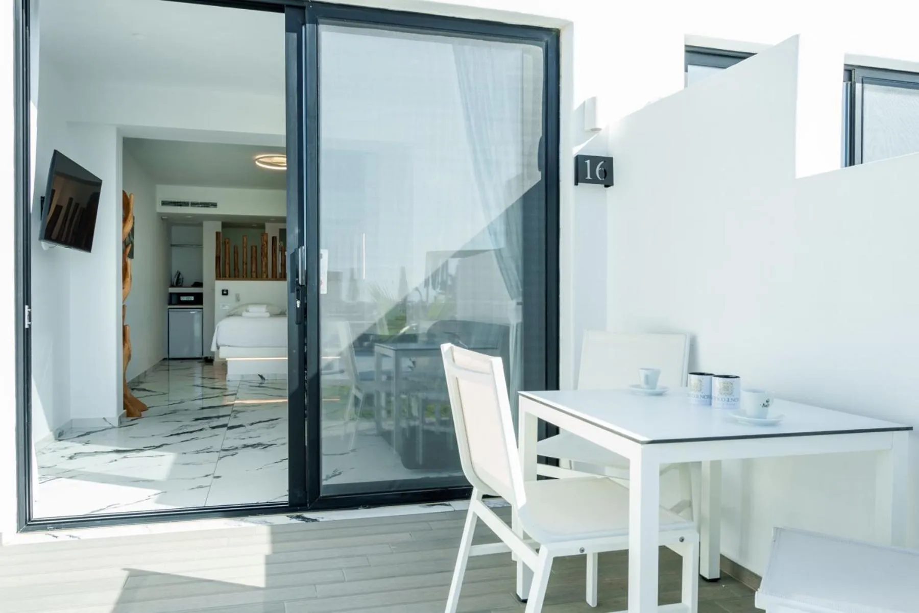 Balcony/Terrace in Bianco a Nero Mykonos