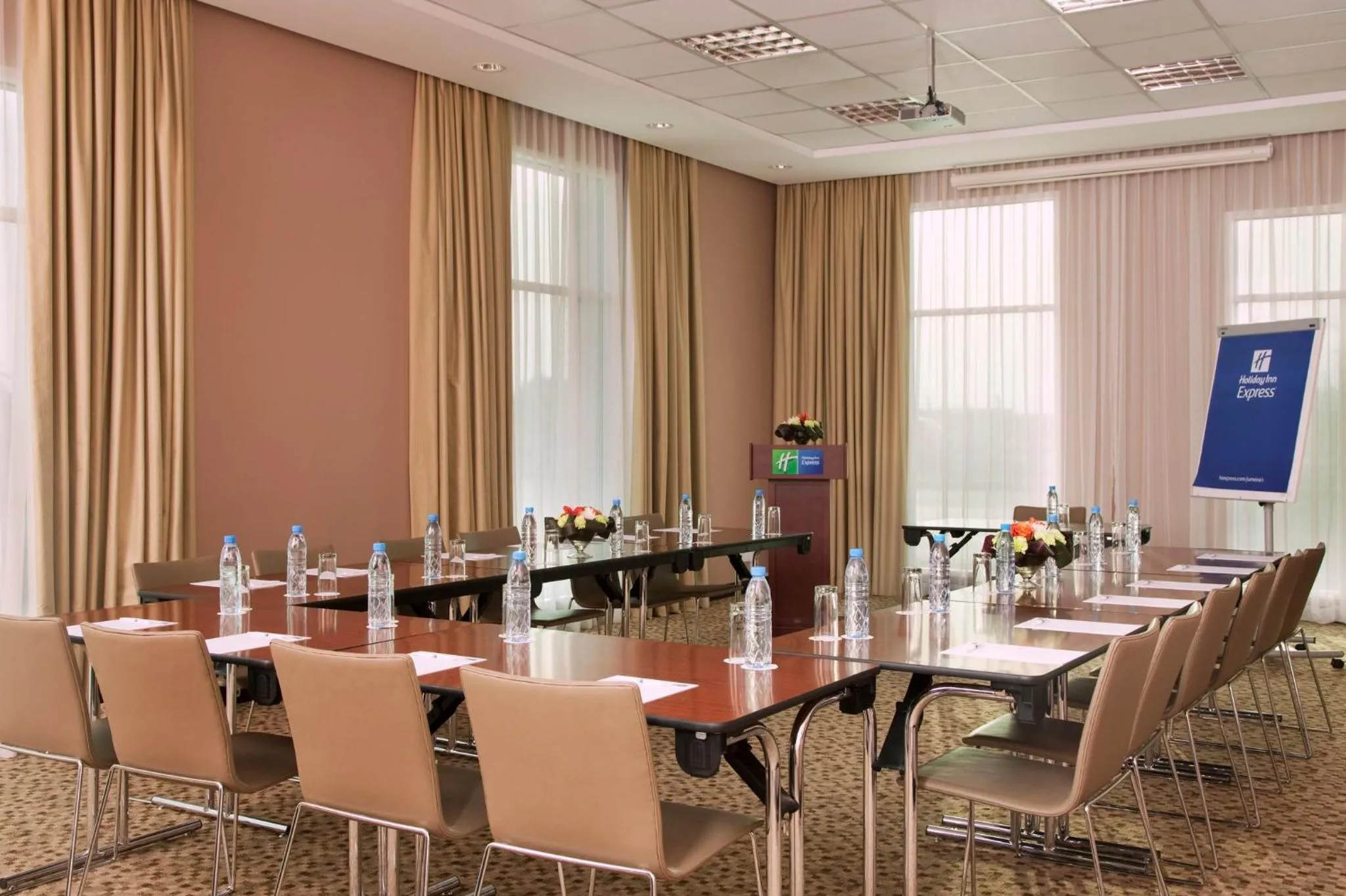 Meeting/conference room in Holiday Inn Express Dubai, Jumeirah by IHG