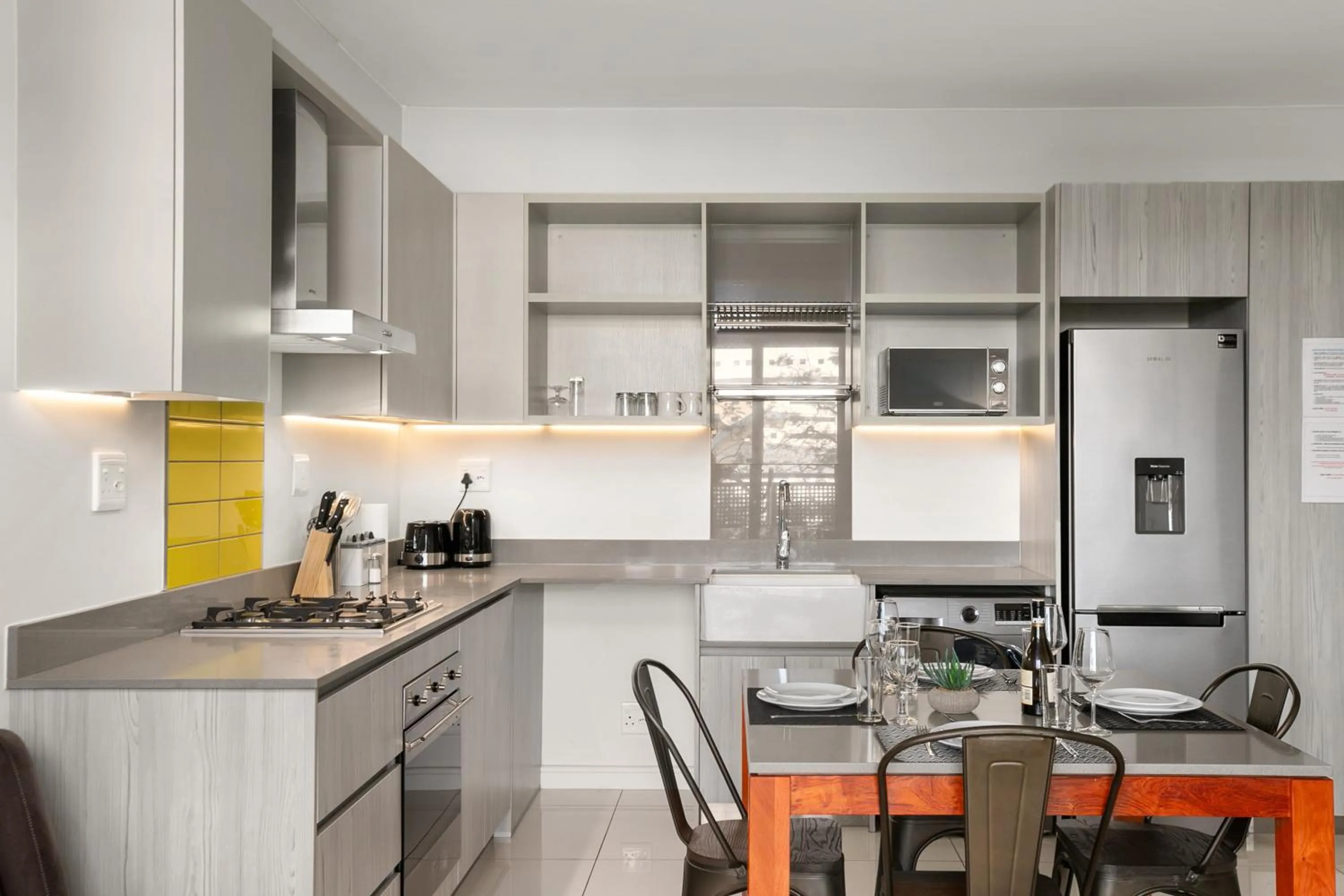 Deluxe 2 bed 2 bath in Easy Stay - The Median Rosebank