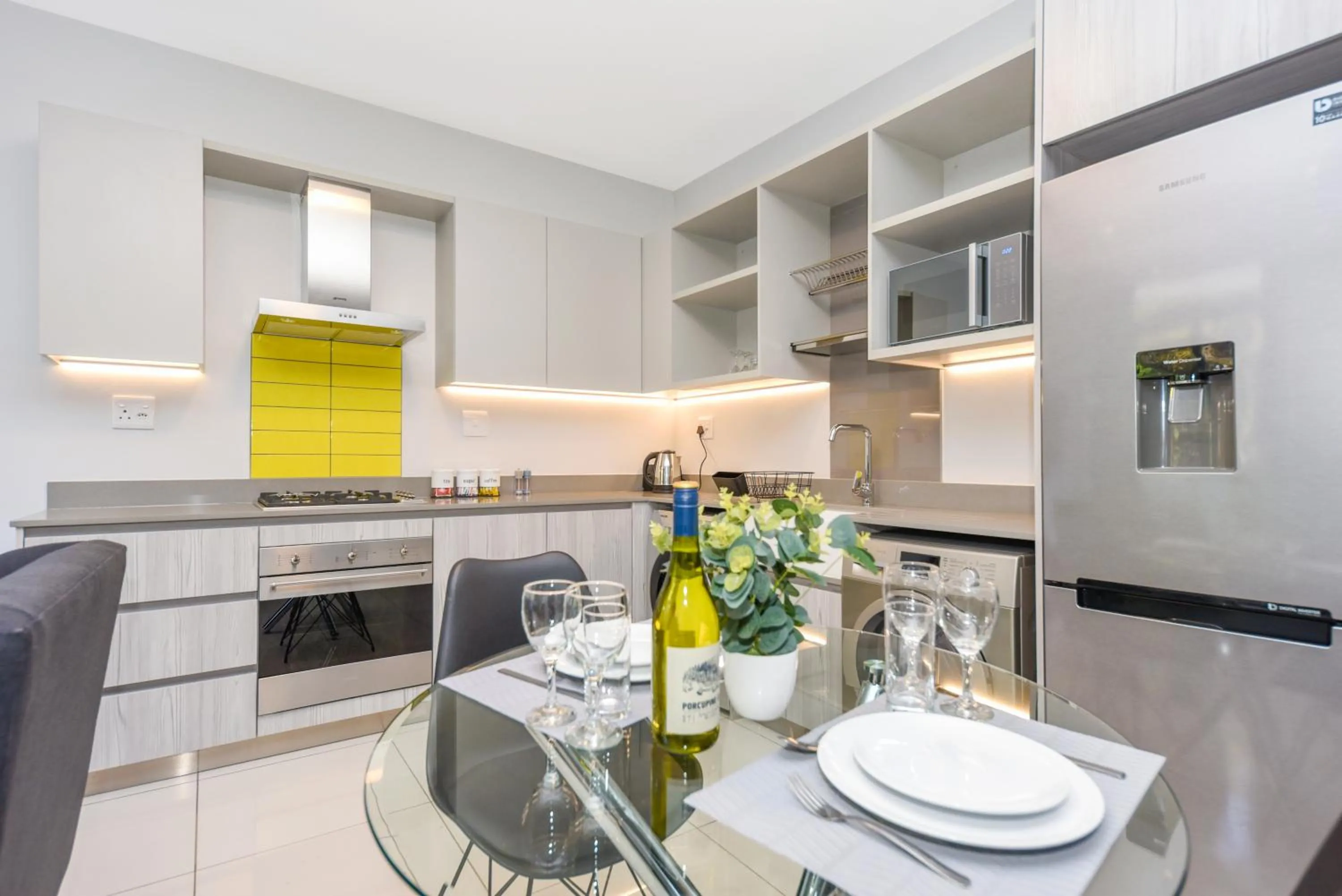 Deluxe 1 bed  in Easy Stay - The Median Rosebank