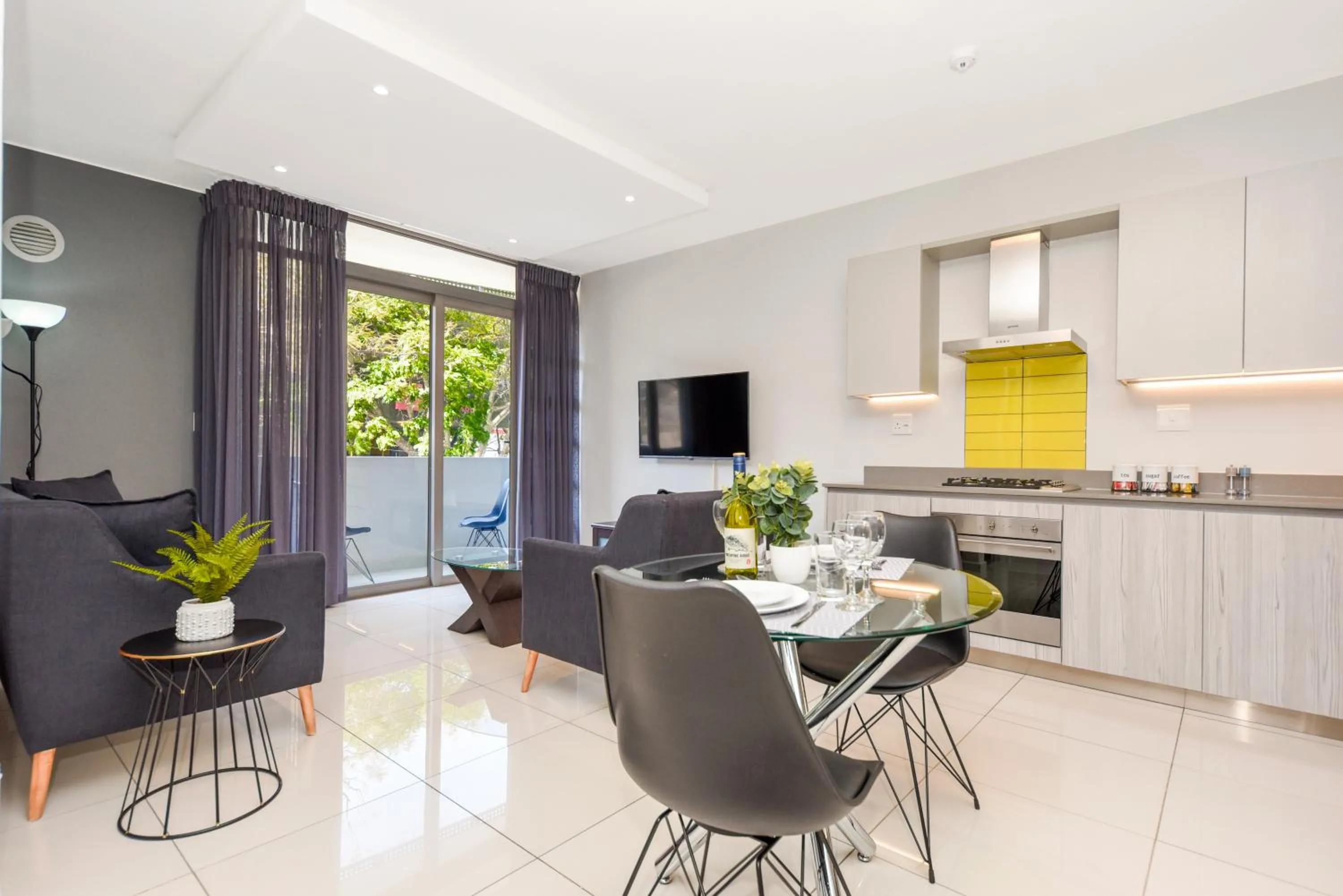 Deluxe 1 bed  in Easy Stay - The Median Rosebank