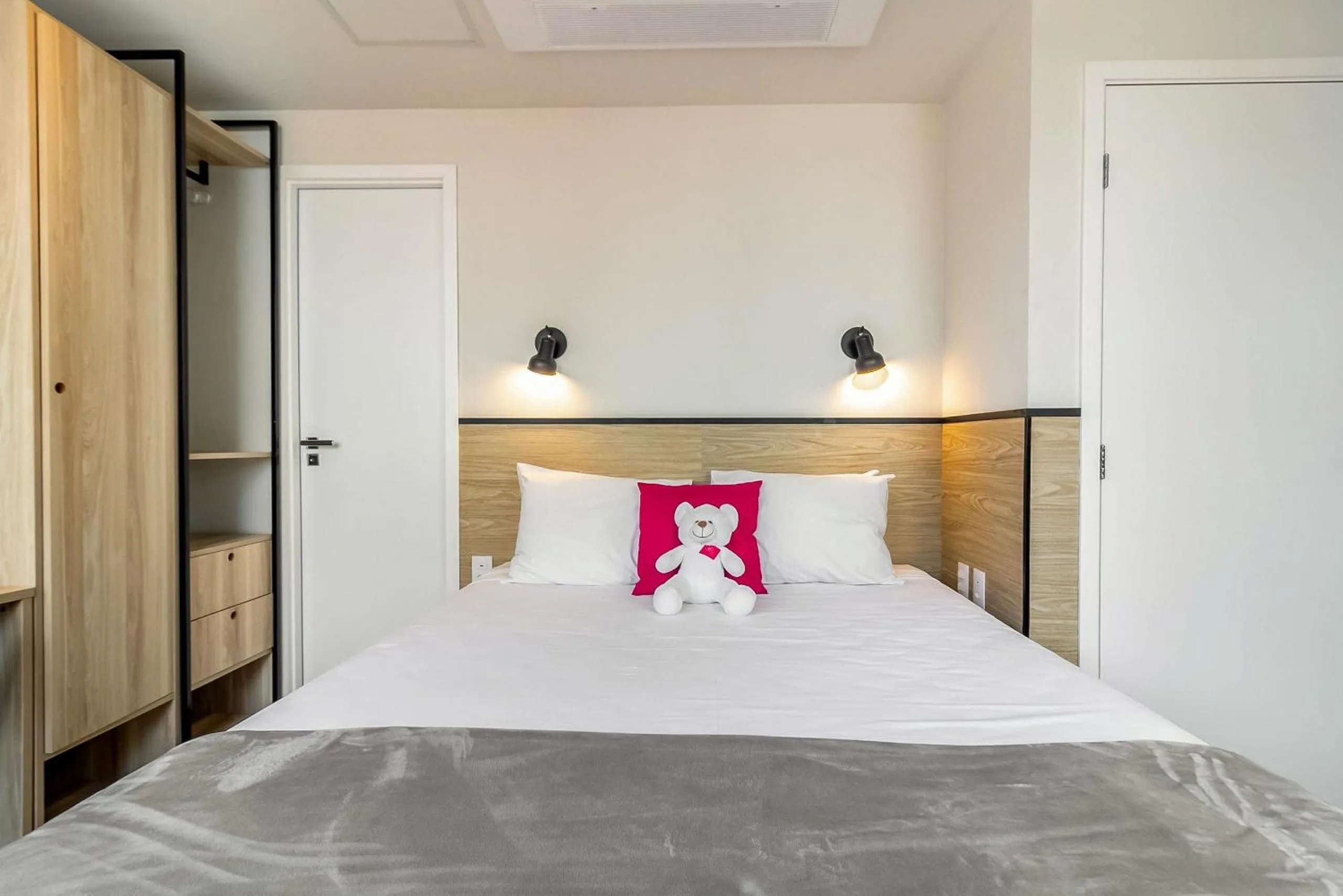 Bed in Housi Paulista