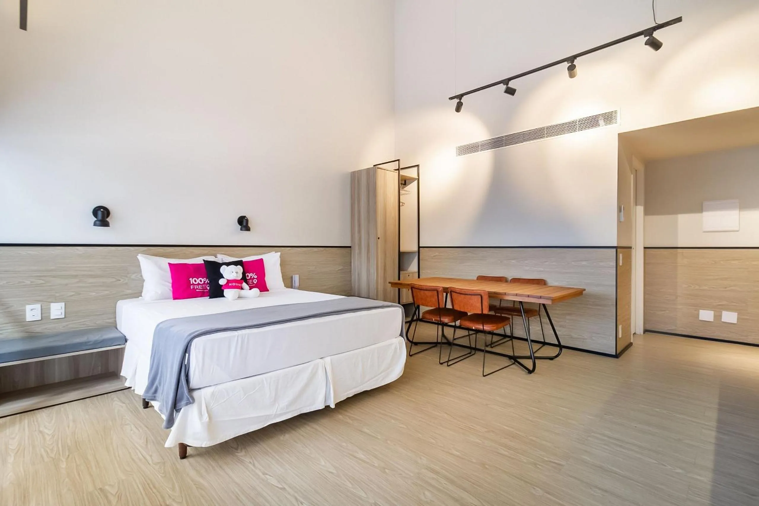 Bed in Housi Paulista