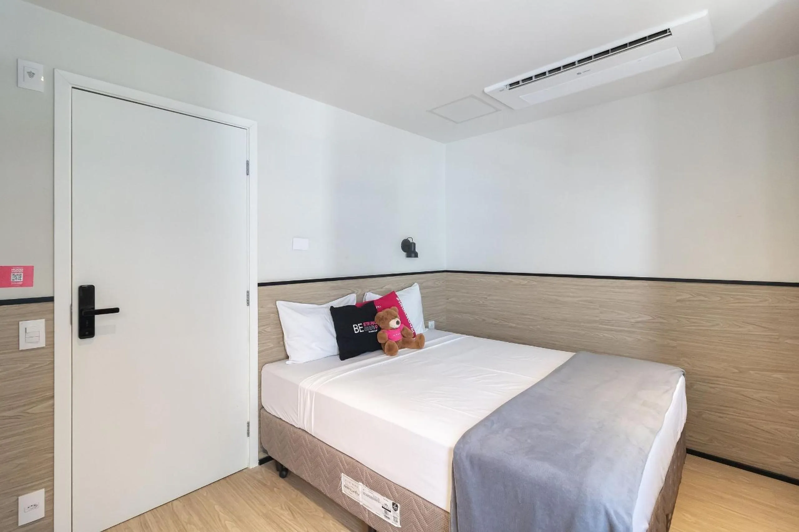 Bed in Housi Paulista