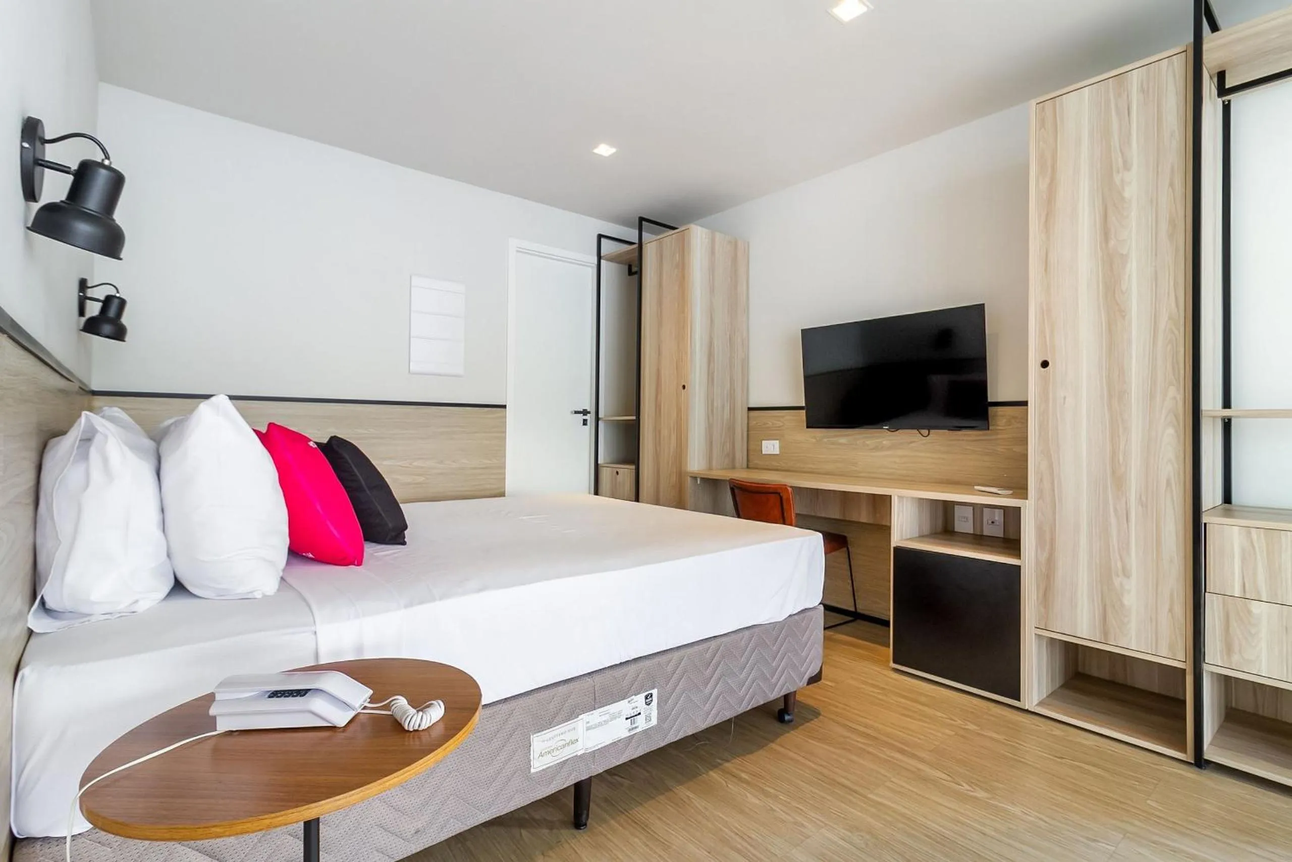 Bed in Housi Paulista