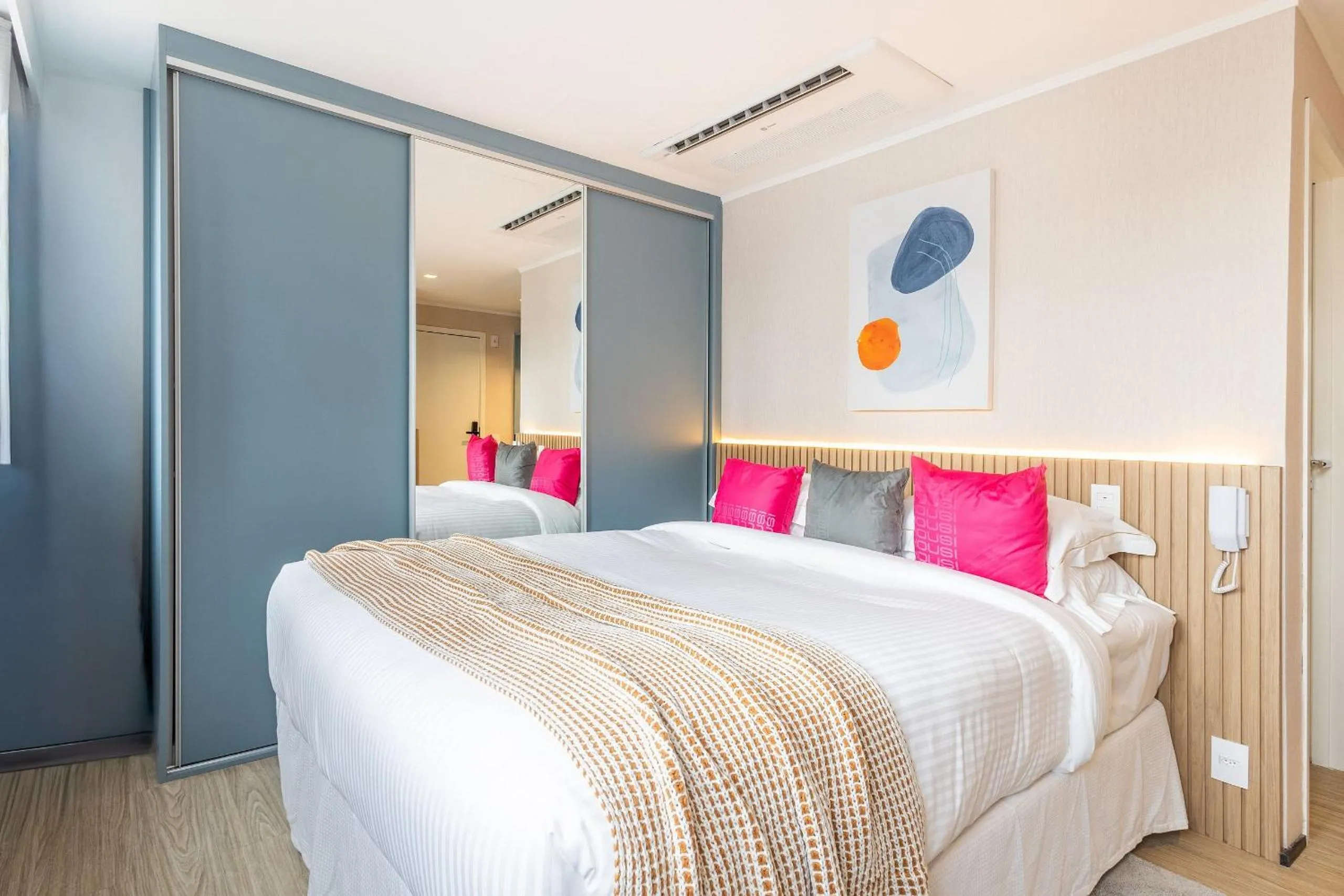 Bedroom, Bed in Housi Paulista