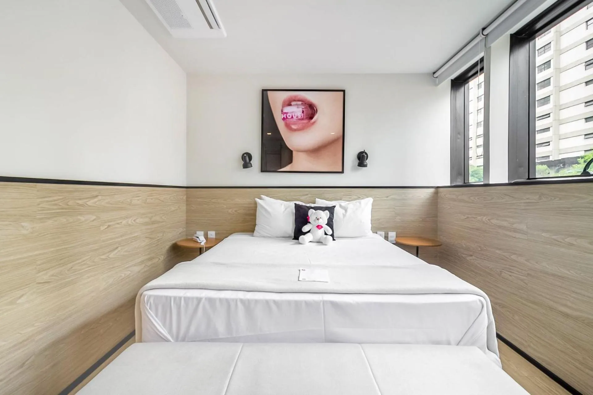 Bed in Housi Paulista