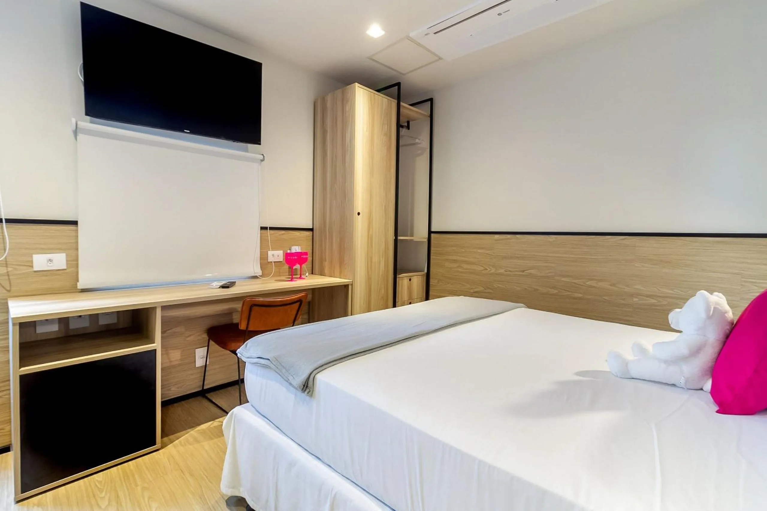 Bed in Housi Paulista