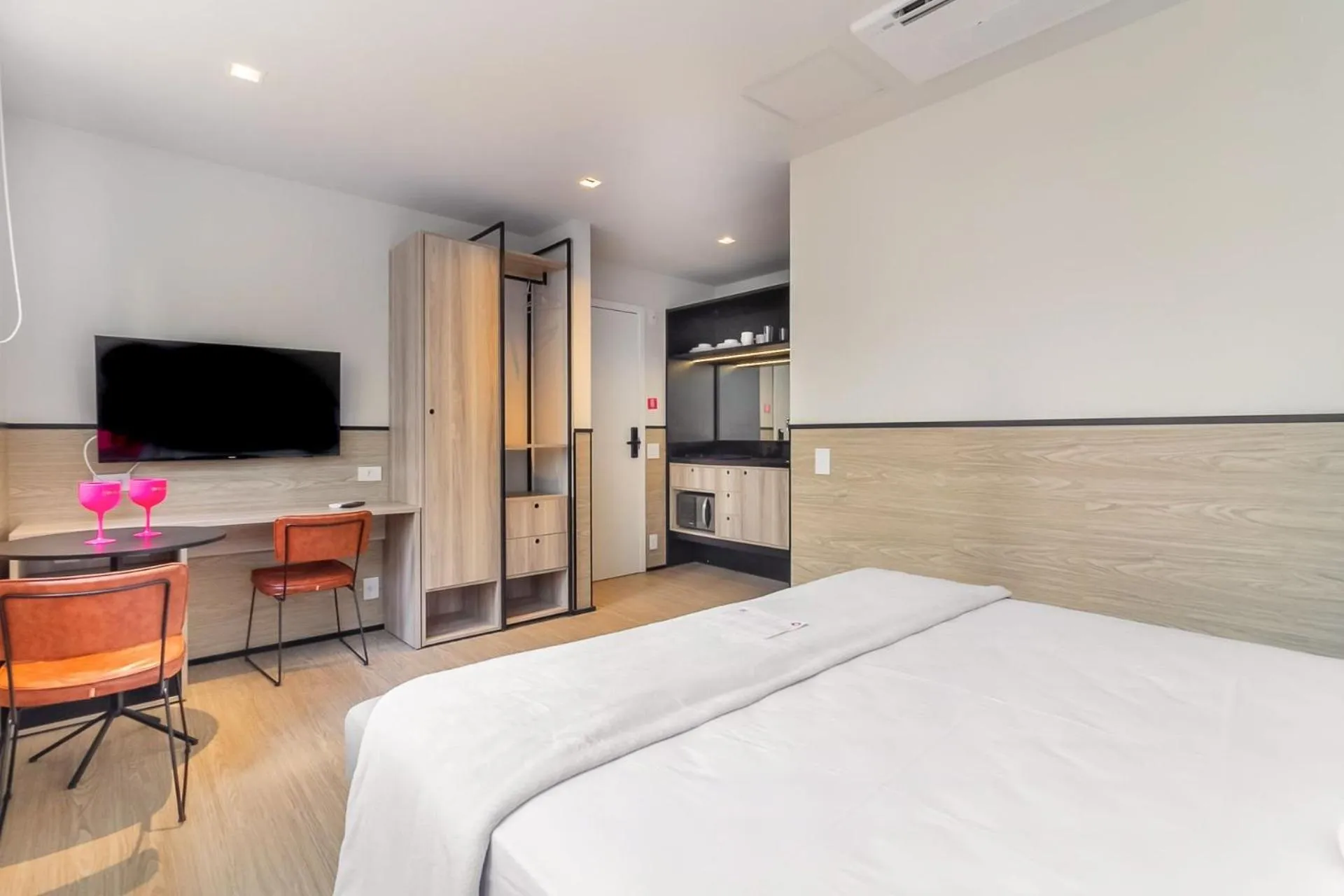 Bed in Housi Paulista