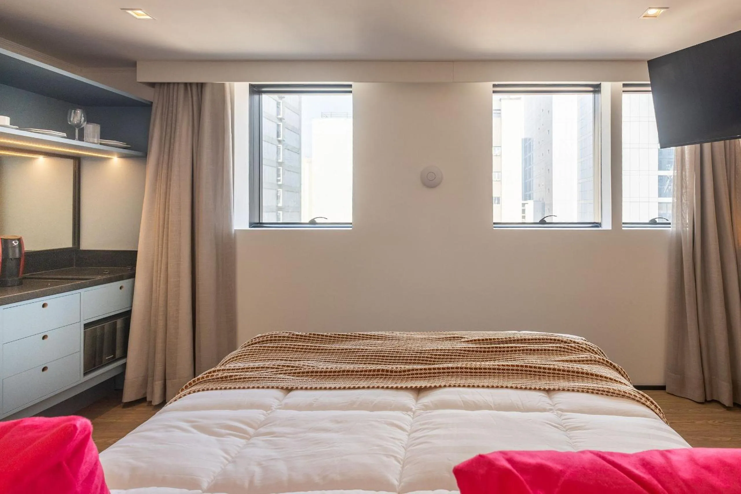 Bed in Housi Paulista