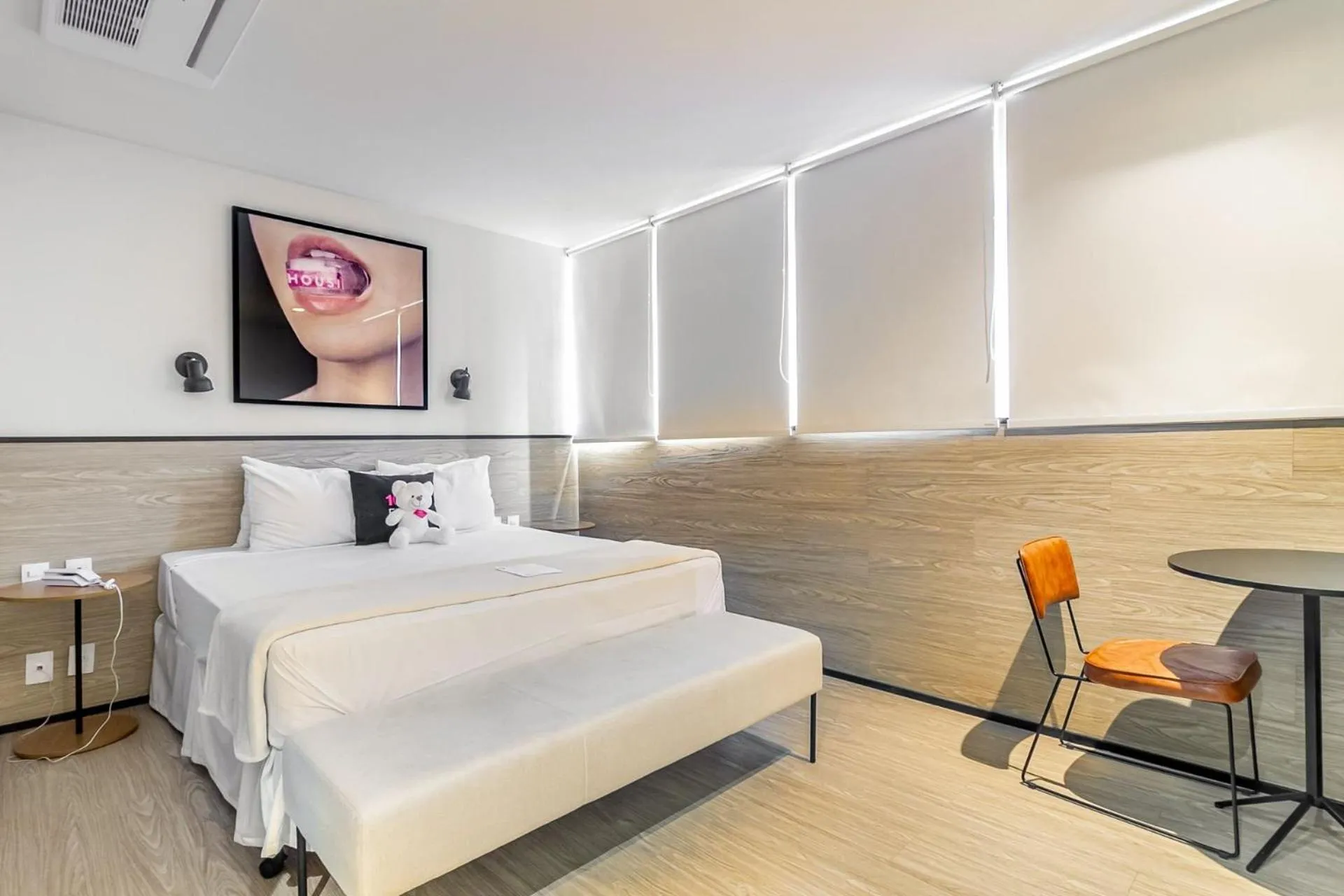 Bed in Housi Paulista