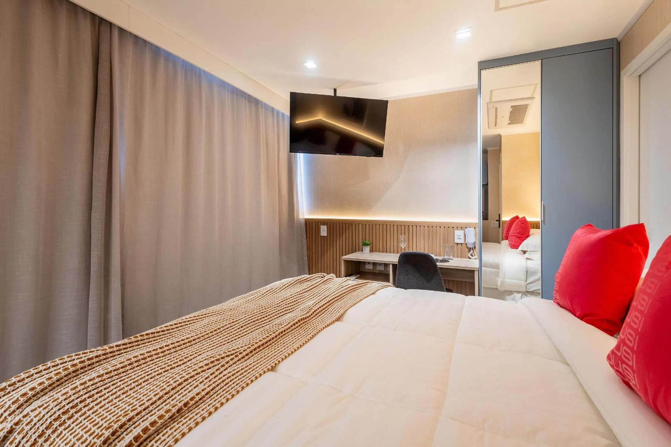 Bed in Housi Paulista