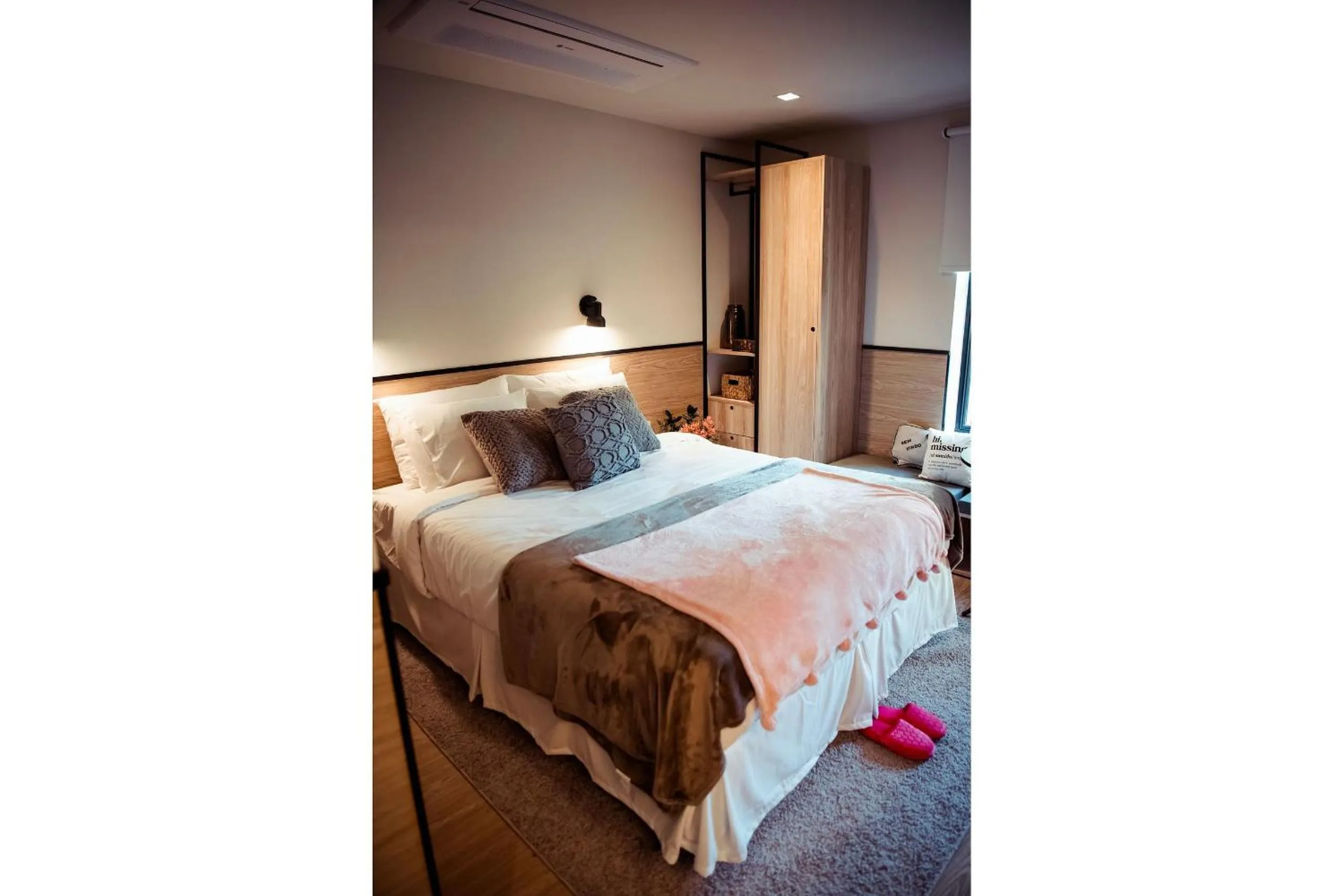 Bed in Housi Paulista