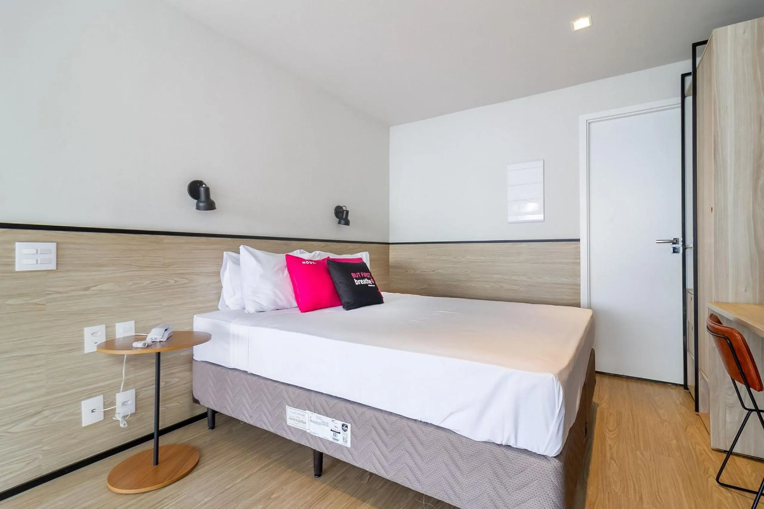 Bed in Housi Paulista